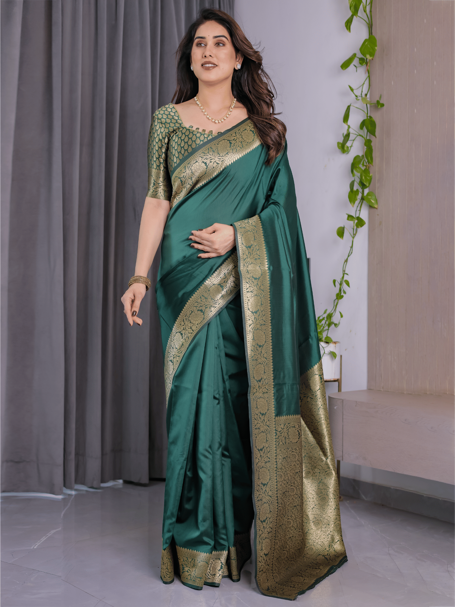     			THE PRIVATE LABLE Art Silk Printed Regular Saree With Unstitched Blouse Piece ( Green )