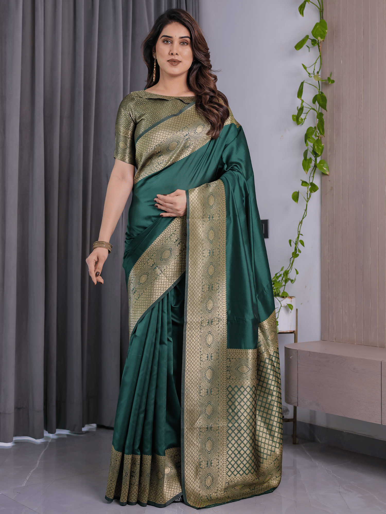 THE PRIVATE LABLE Art Silk Printed Regular Saree With Unstitched Blouse Piece ( Green ) THE PRIVATE LABLE Art Silk Printed Regular Saree With Unstitched Blouse Piece ( Green )