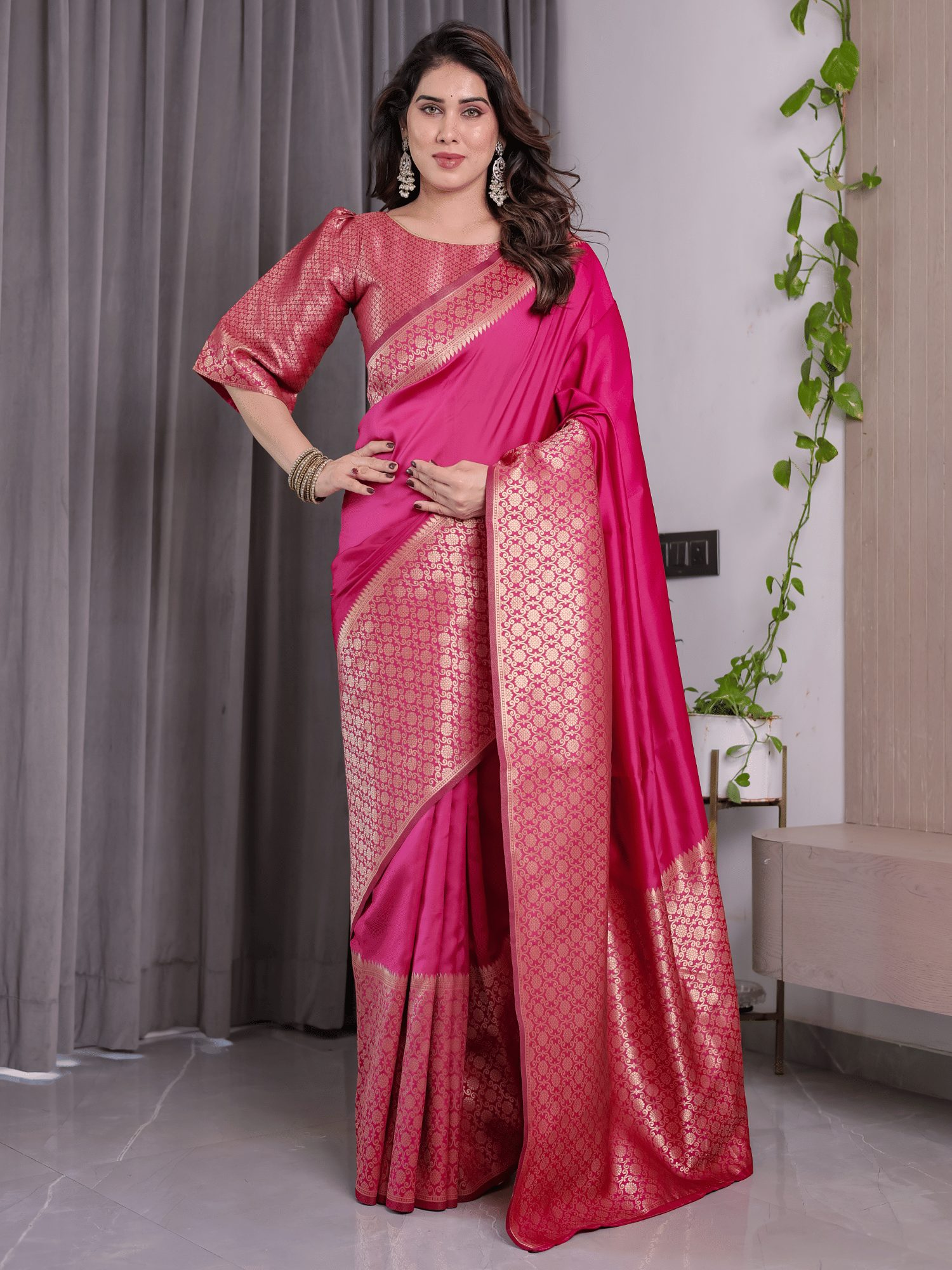 THE PRIVATE LABLE Art Silk Printed Regular Saree With Unstitched Blouse Piece ( Pink ) THE PRIVATE LABLE Art Silk Printed Regular Saree With Unstitched Blouse Piece ( Pink )