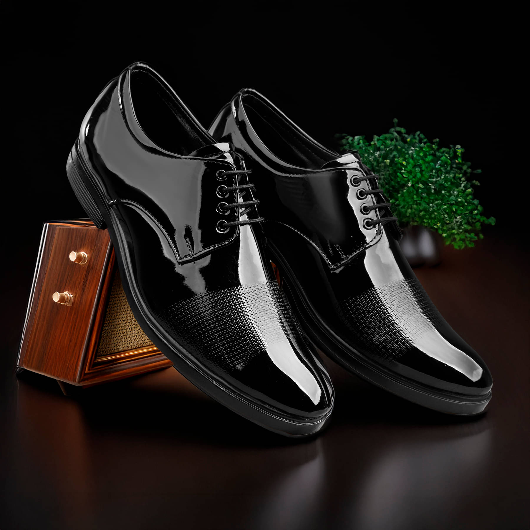     			TR Black Men's Derby Formal Shoes