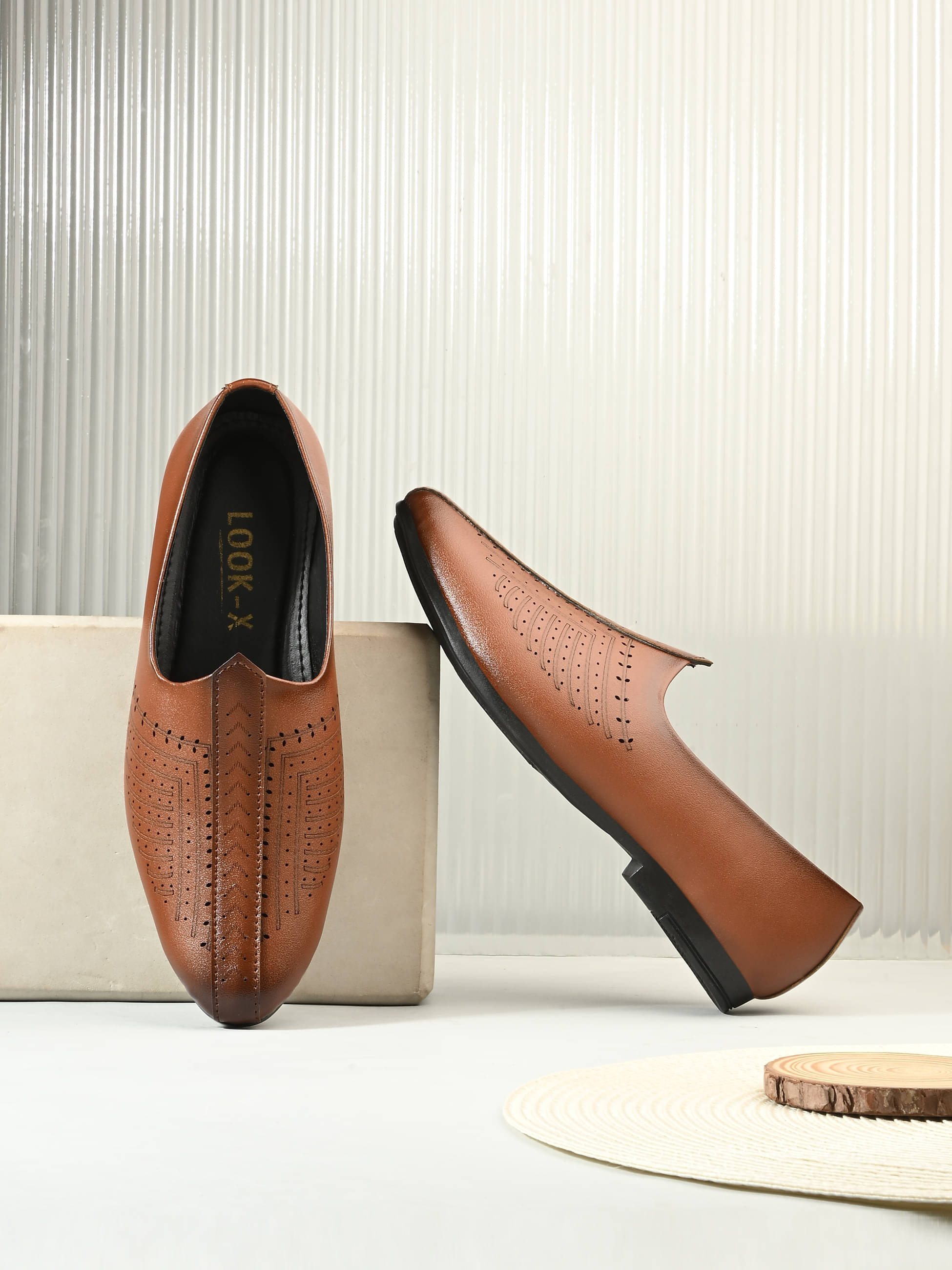     			Footloose Tan Men's Jutti