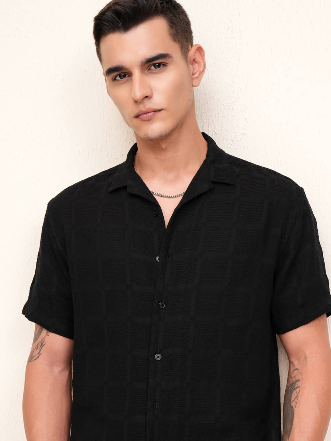     			Highlander 100% Cotton Relaxed Fit Self Design Half Sleeves Men's Casual Shirt - Black ( Pack of 1 )