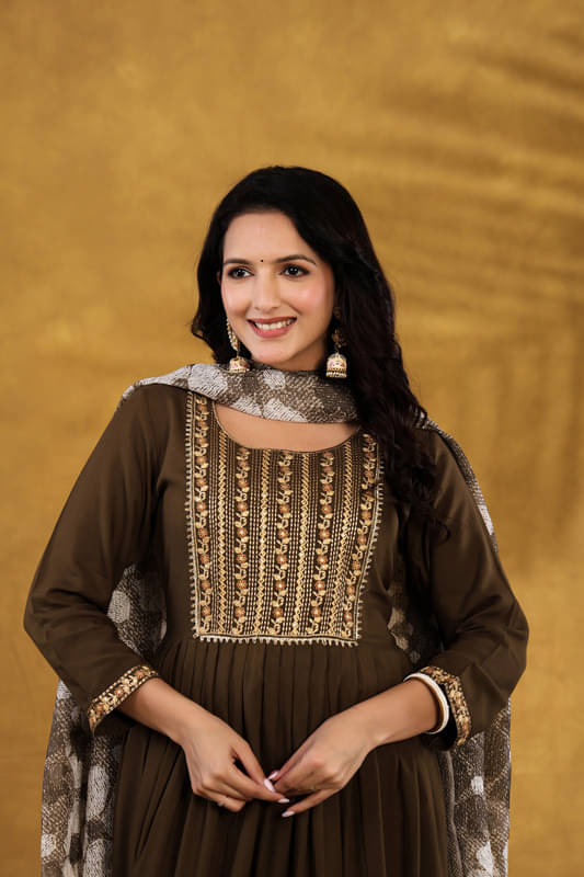     			SUAAC Women Viscose Embroidered Nayra Kurti With Palazzo ( Olive )