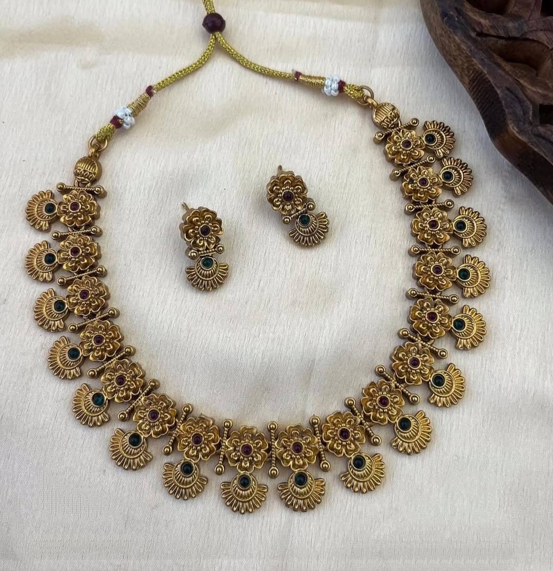     			Shilpa Creation Multi Color Alloy Necklace Set ( Pack of 1 )
