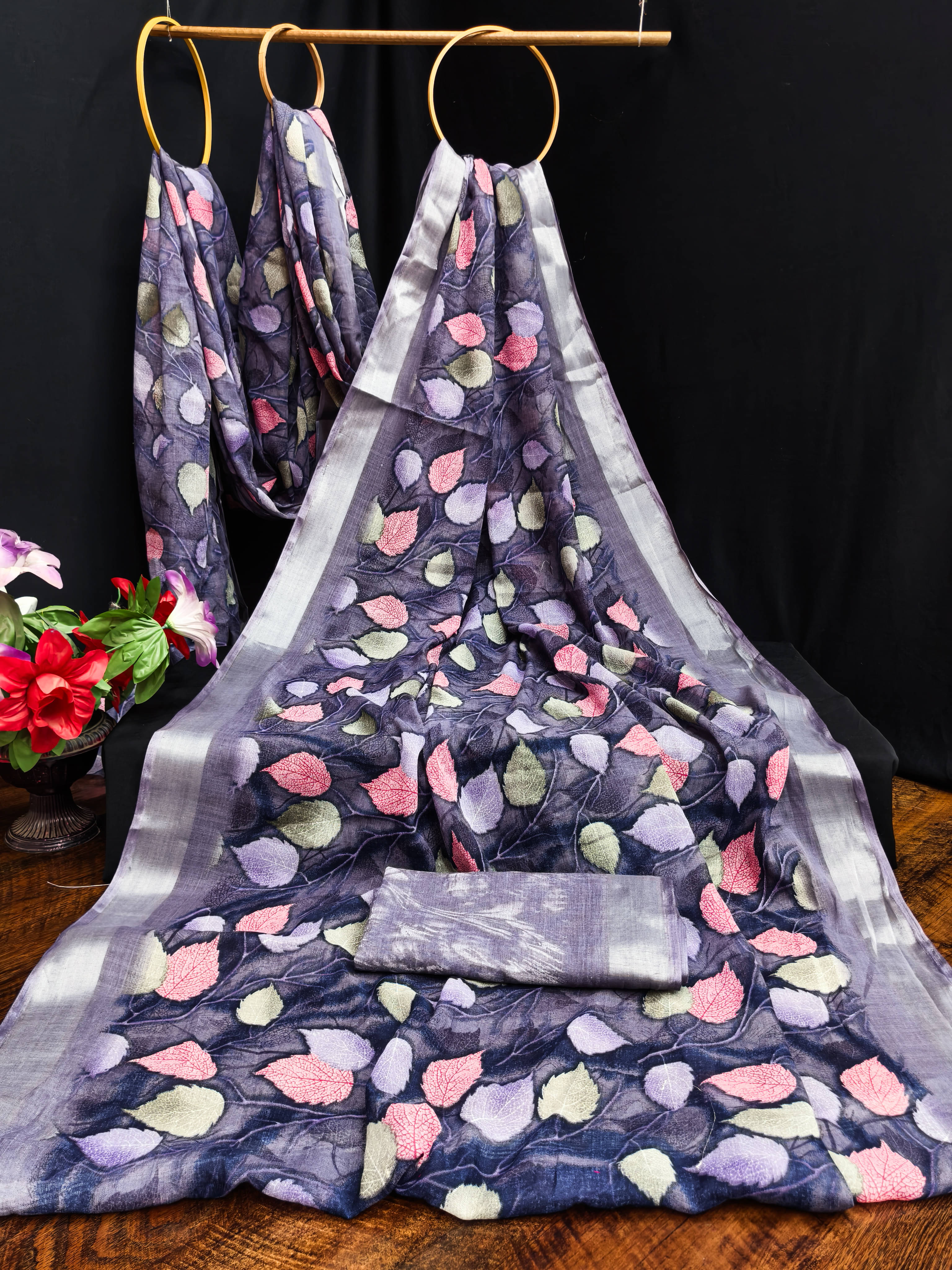 VEDANT VASTRAM Cotton Blend Printed Regular Saree With Unstitched Blouse Piece ( Lavender ) VEDANT VASTRAM Cotton Blend Printed Regular Saree With Unstitched Blouse Piece ( Lavender )