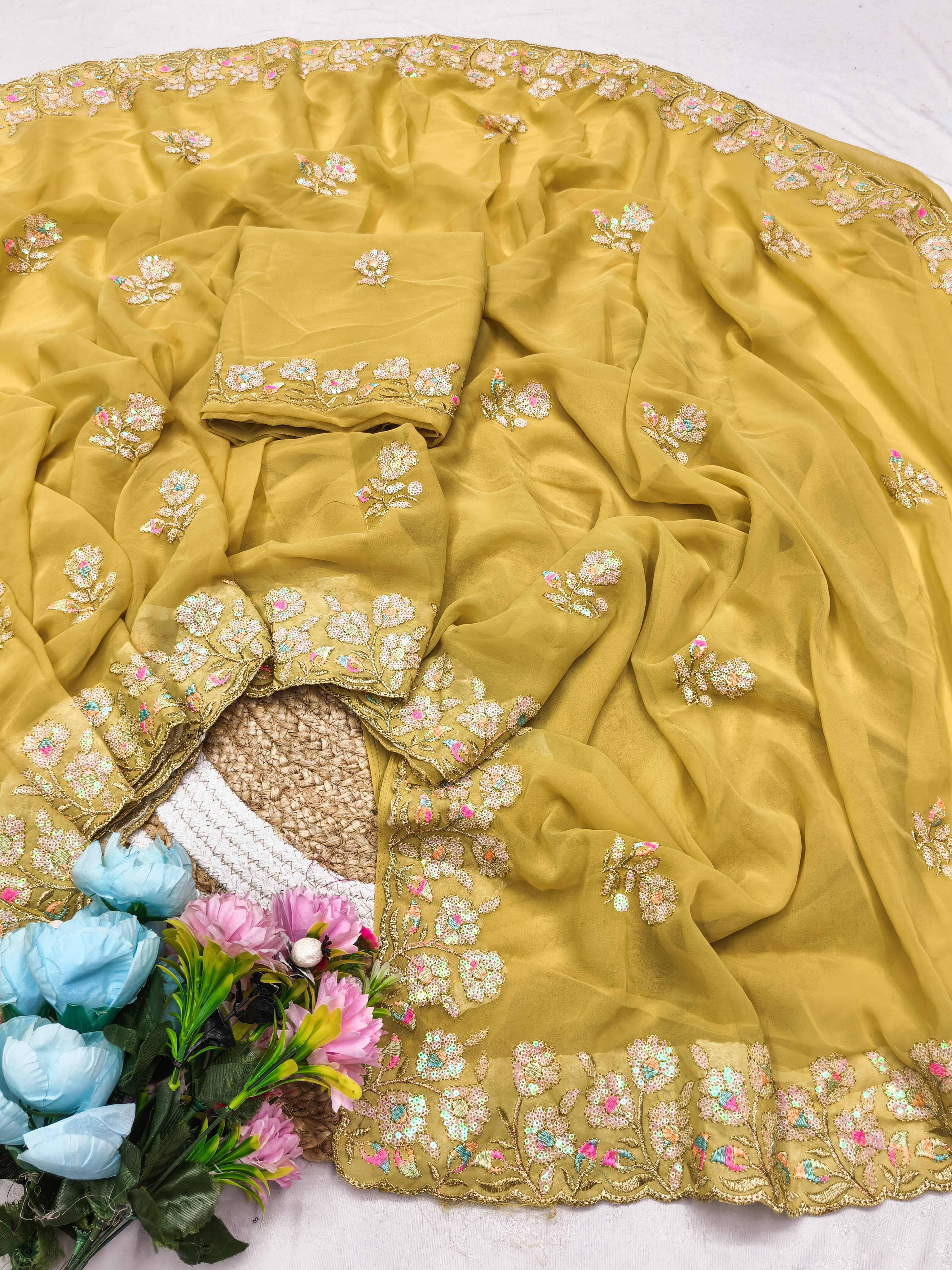     			VEDANT VASTRAM Georgette Embroidered Regular Saree With Unstitched Blouse Piece ( Yellow )