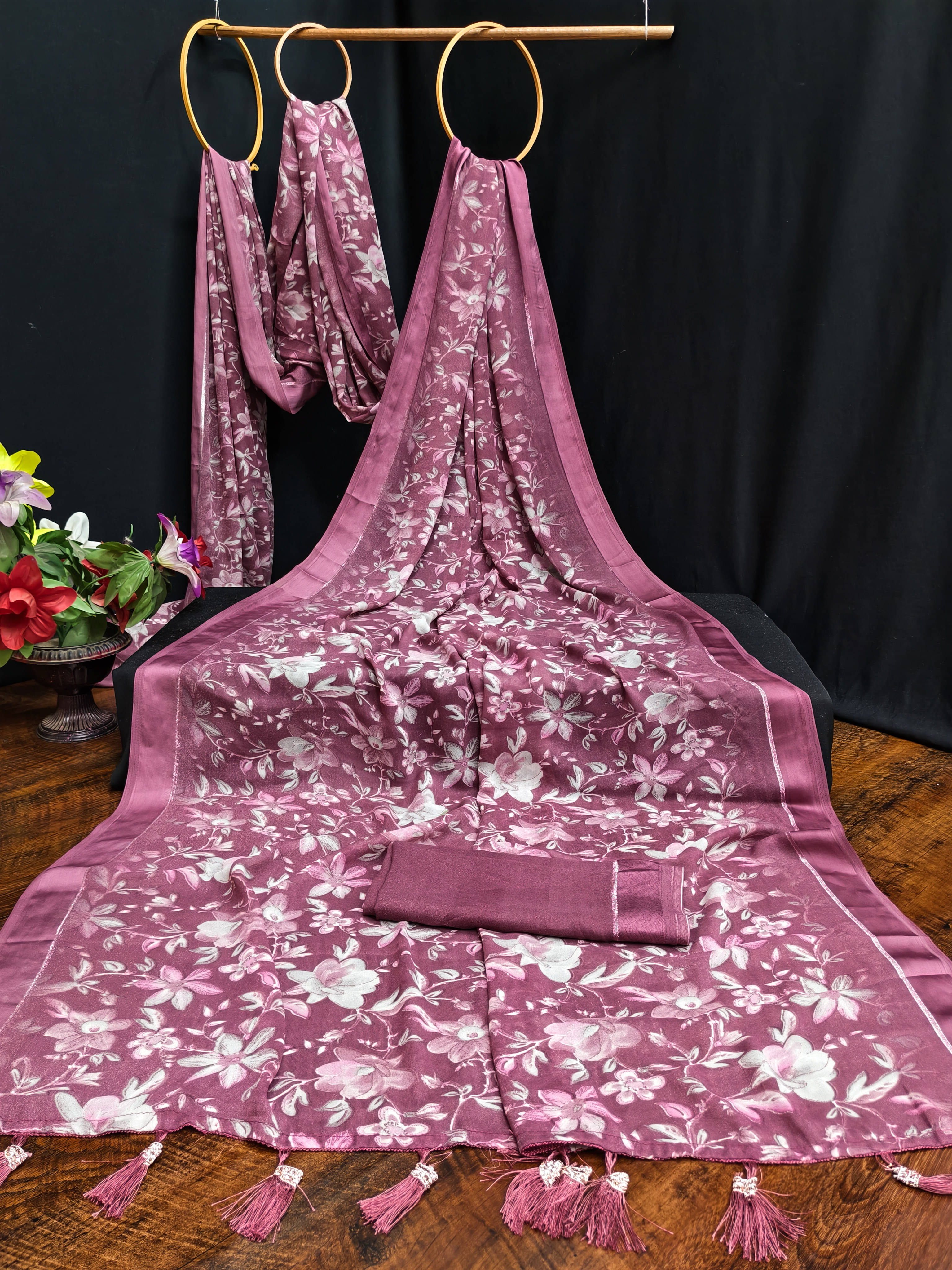 VEDANT VASTRAM Georgette Printed Regular Saree With Unstitched Blouse Piece ( Magenta ) VEDANT VASTRAM Georgette Printed Regular Saree With Unstitched Blouse Piece ( Magenta )