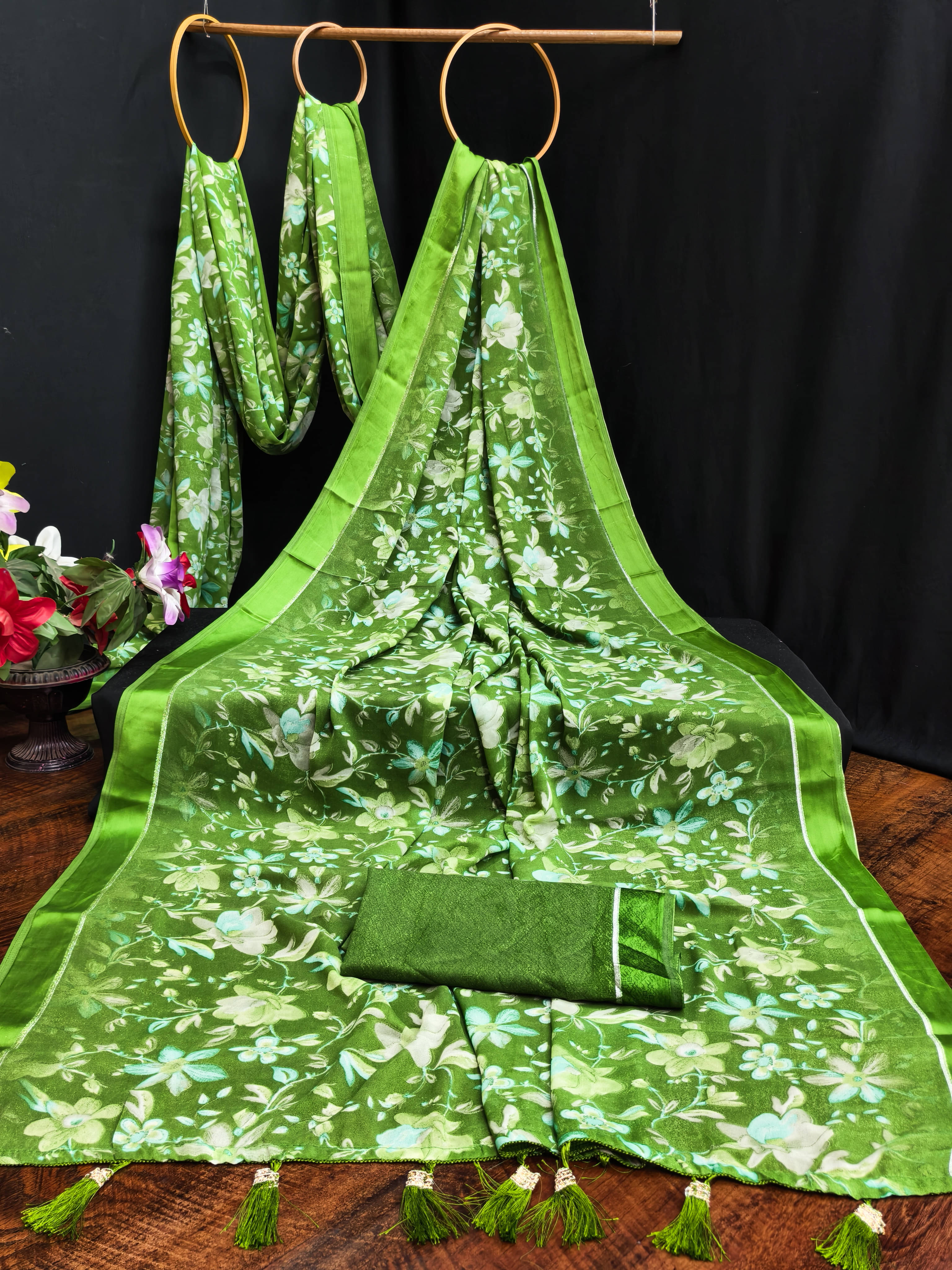     			VEDANT VASTRAM Georgette Printed Regular Saree With Unstitched Blouse Piece ( Green )
