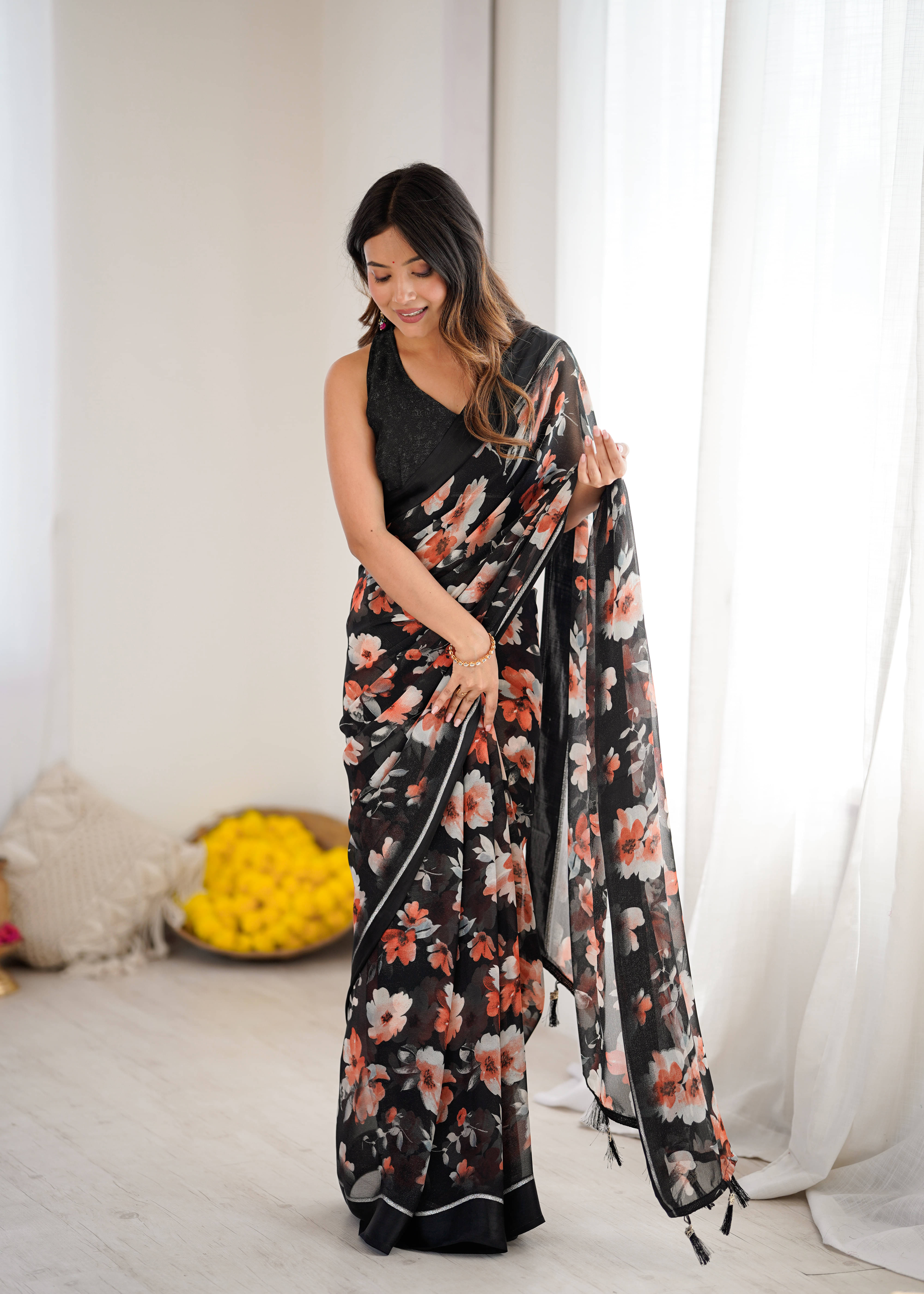     			VEDANT VASTRAM Georgette Printed Regular Saree With Unstitched Blouse Piece ( Black )