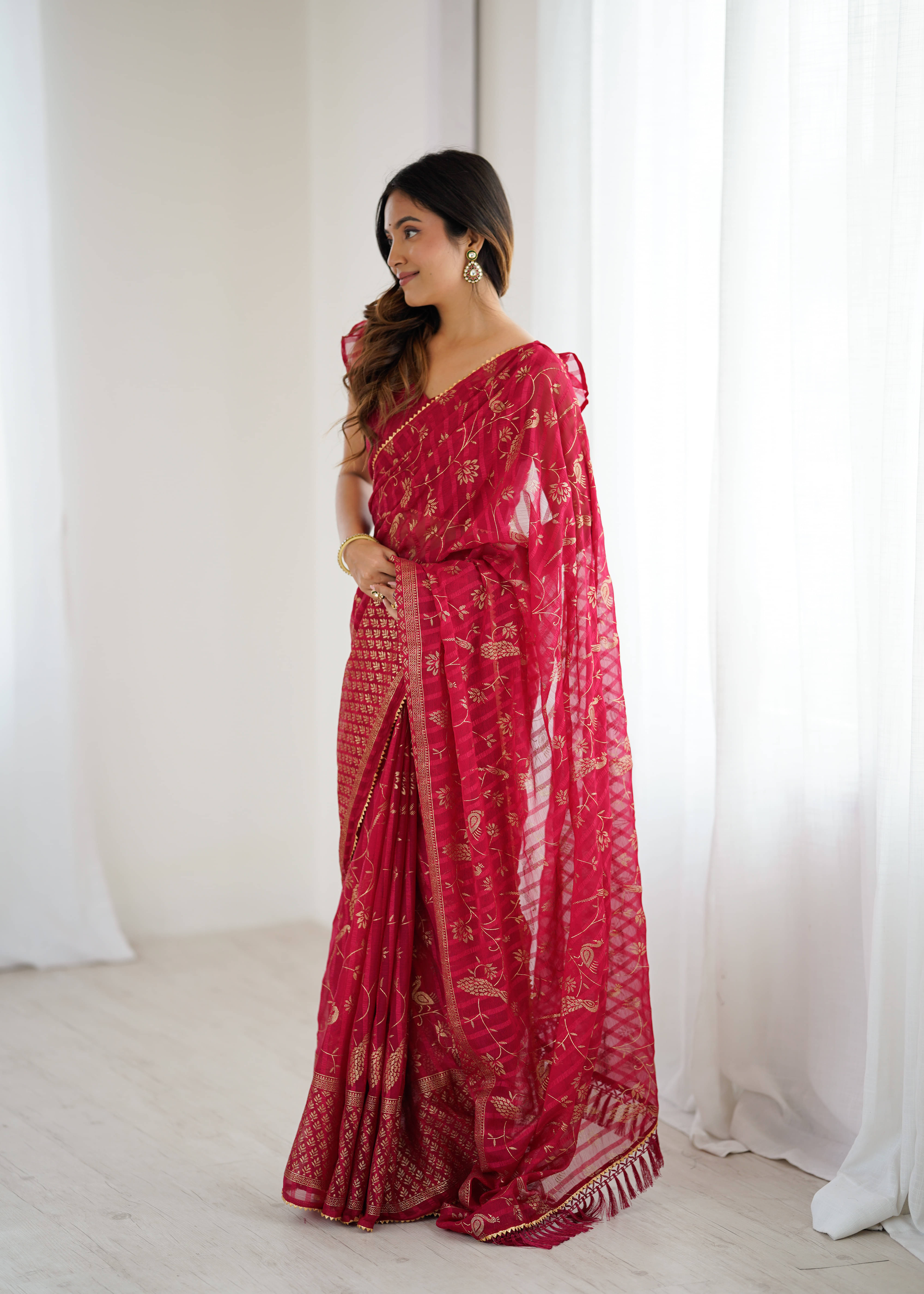 VEDANT VASTRAM Georgette Printed Regular Saree With Unstitched Blouse Piece ( Pink ) VEDANT VASTRAM Georgette Printed Regular Saree With Unstitched Blouse Piece ( Pink )