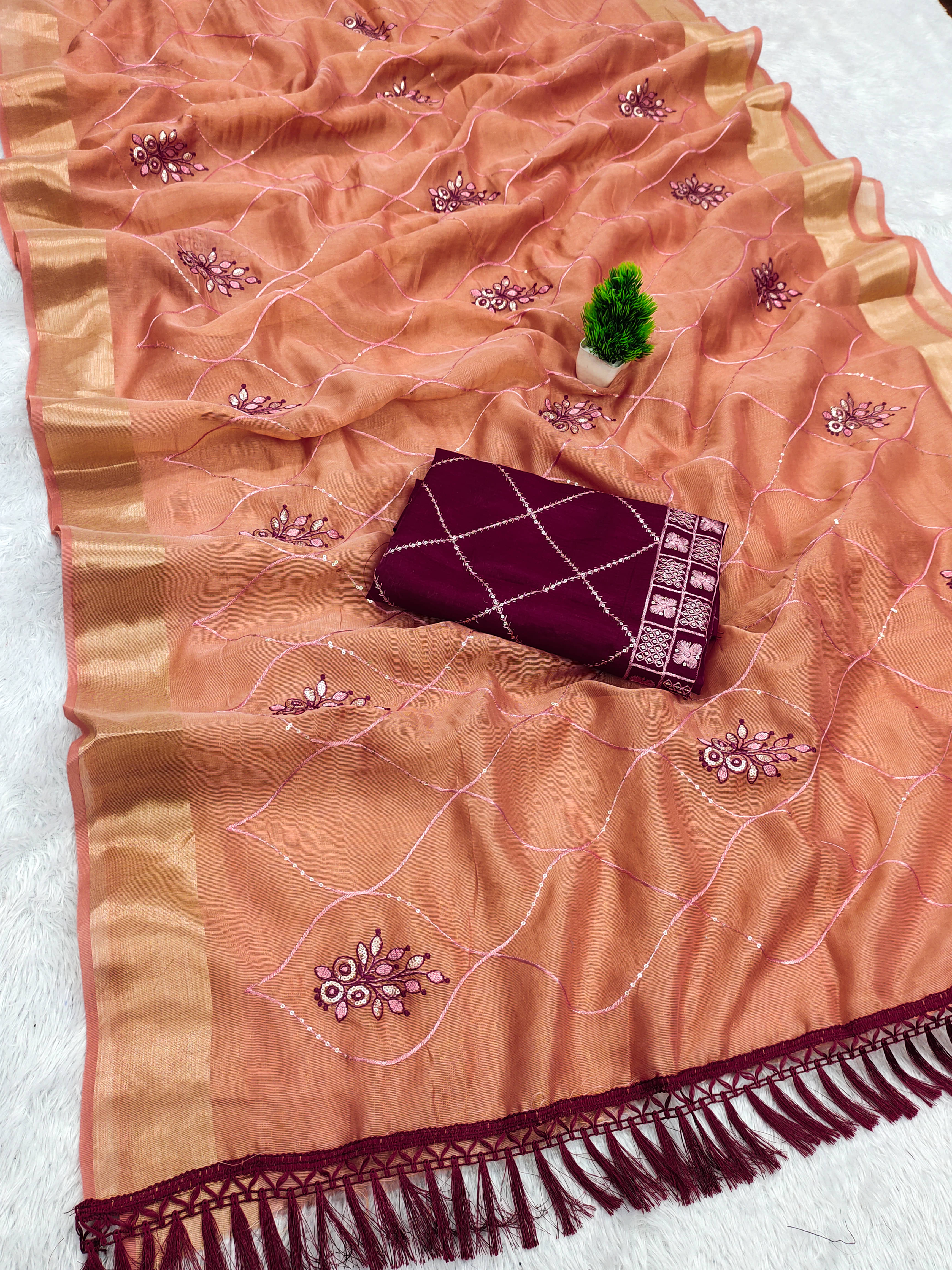     			VEDANT VASTRAM Net Embroidered Regular Saree With Unstitched Blouse Piece ( Orange )