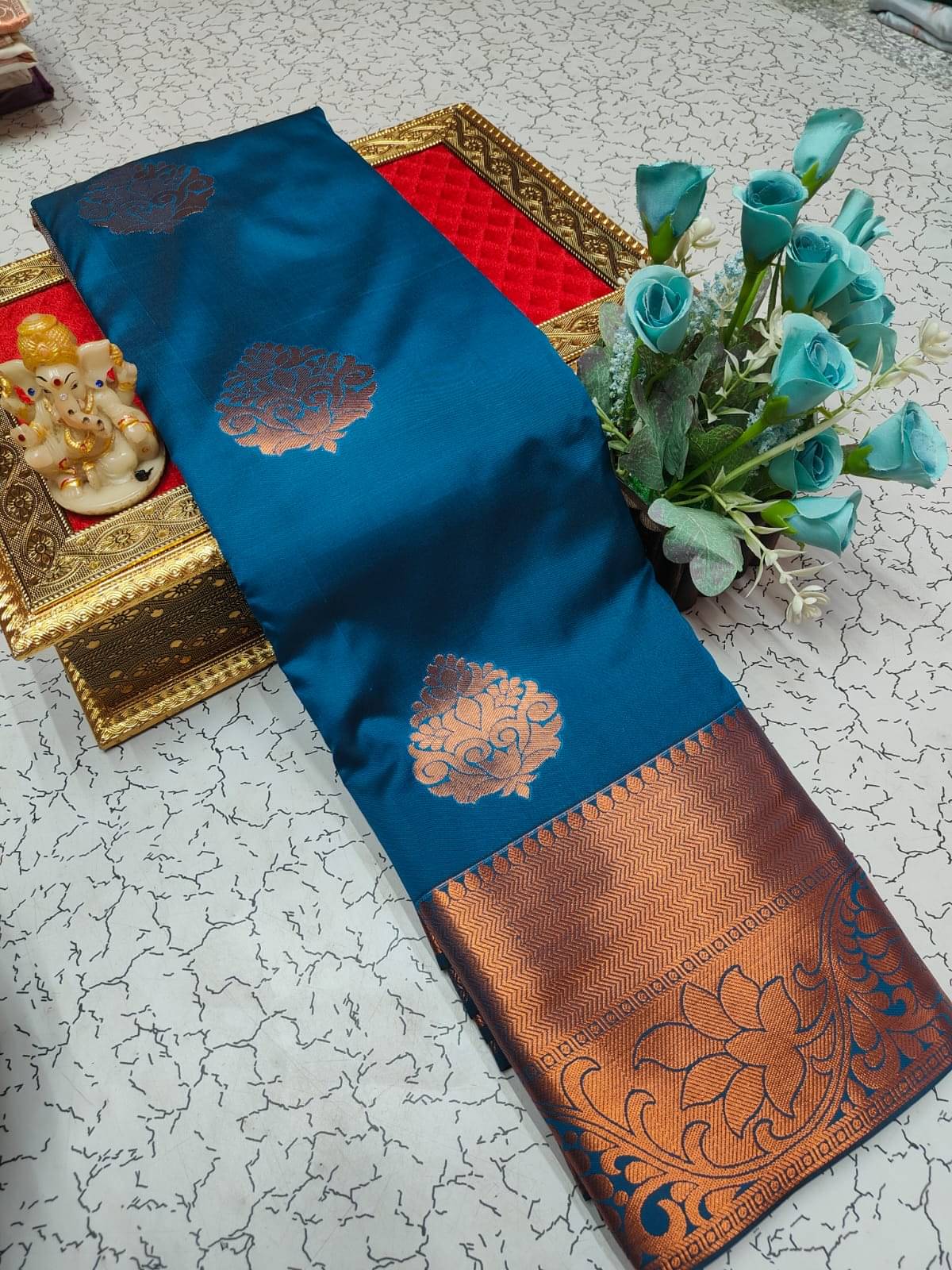 Vastukala Silk Solid Kanjeevaram Sarees With Unstitched Blouse Piece ( Maroon ) Vastukala Silk Solid Kanjeevaram Sarees With Unstitched Blouse Piece ( Maroon )