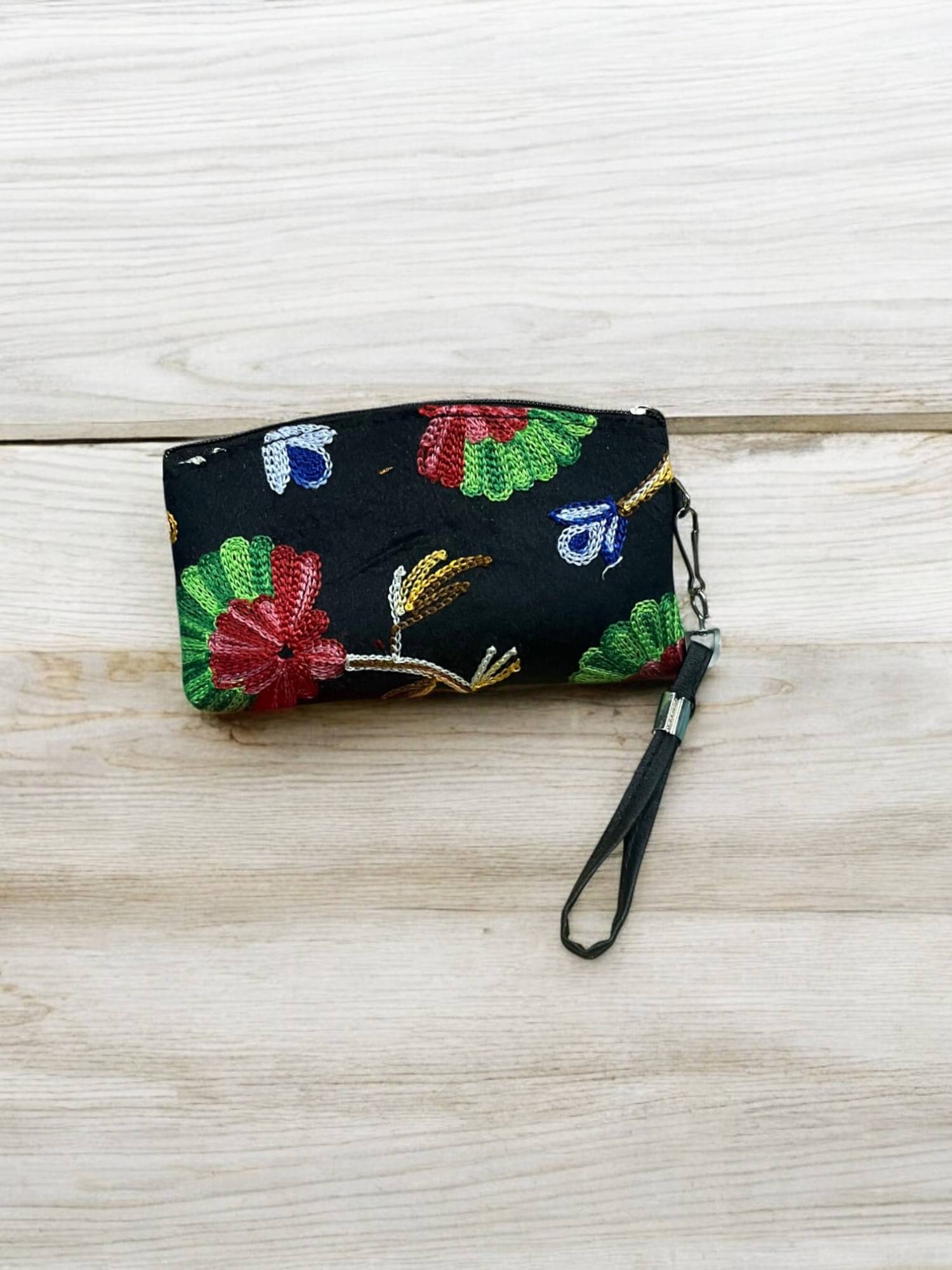     			Clearo Black Fabric Wristlet