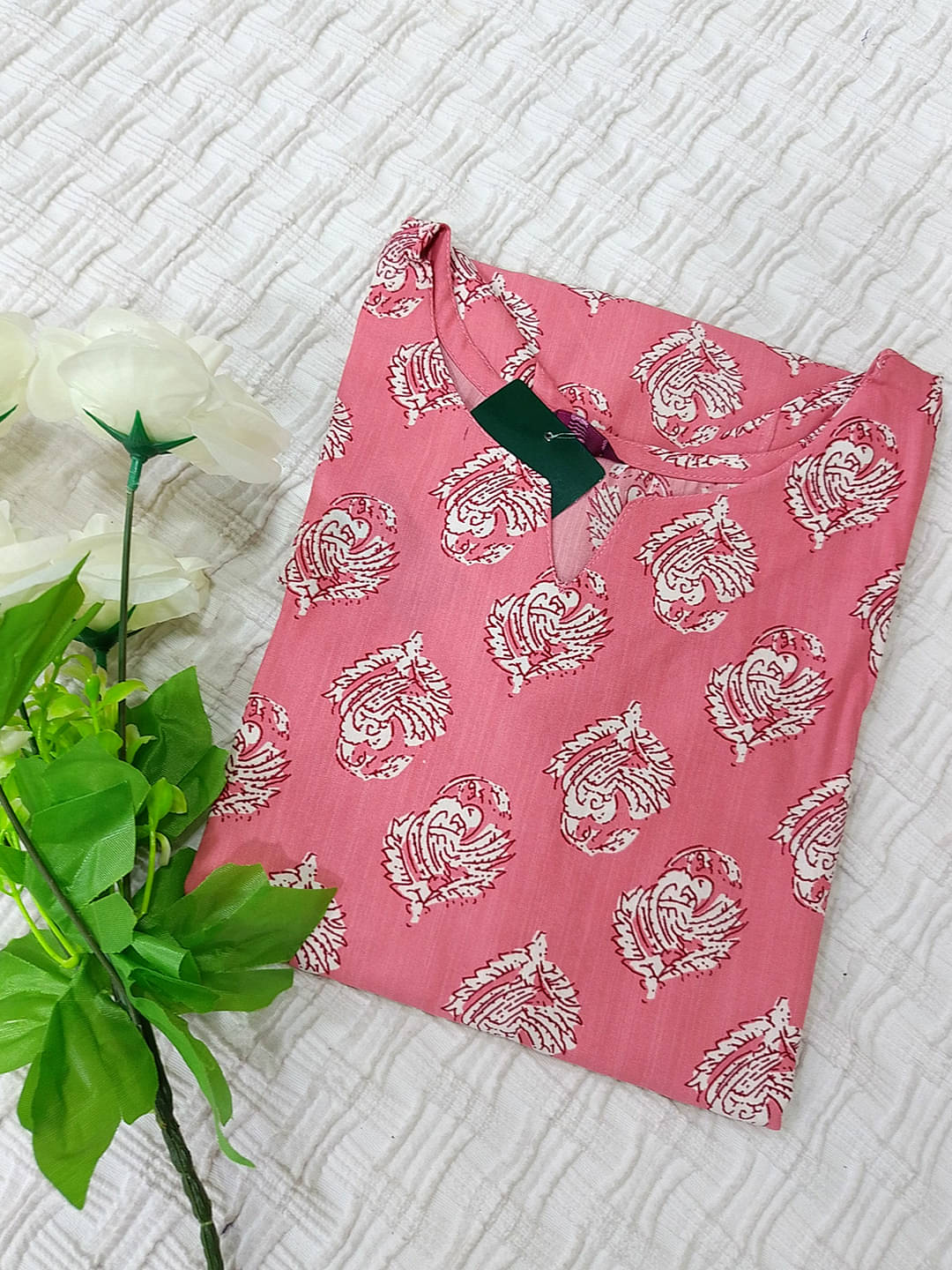 1 Stop Fashion Women Cotton Blend Printed Kurti ( Pink ) 1 Stop Fashion Women Cotton Blend Printed Kurti ( Pink )