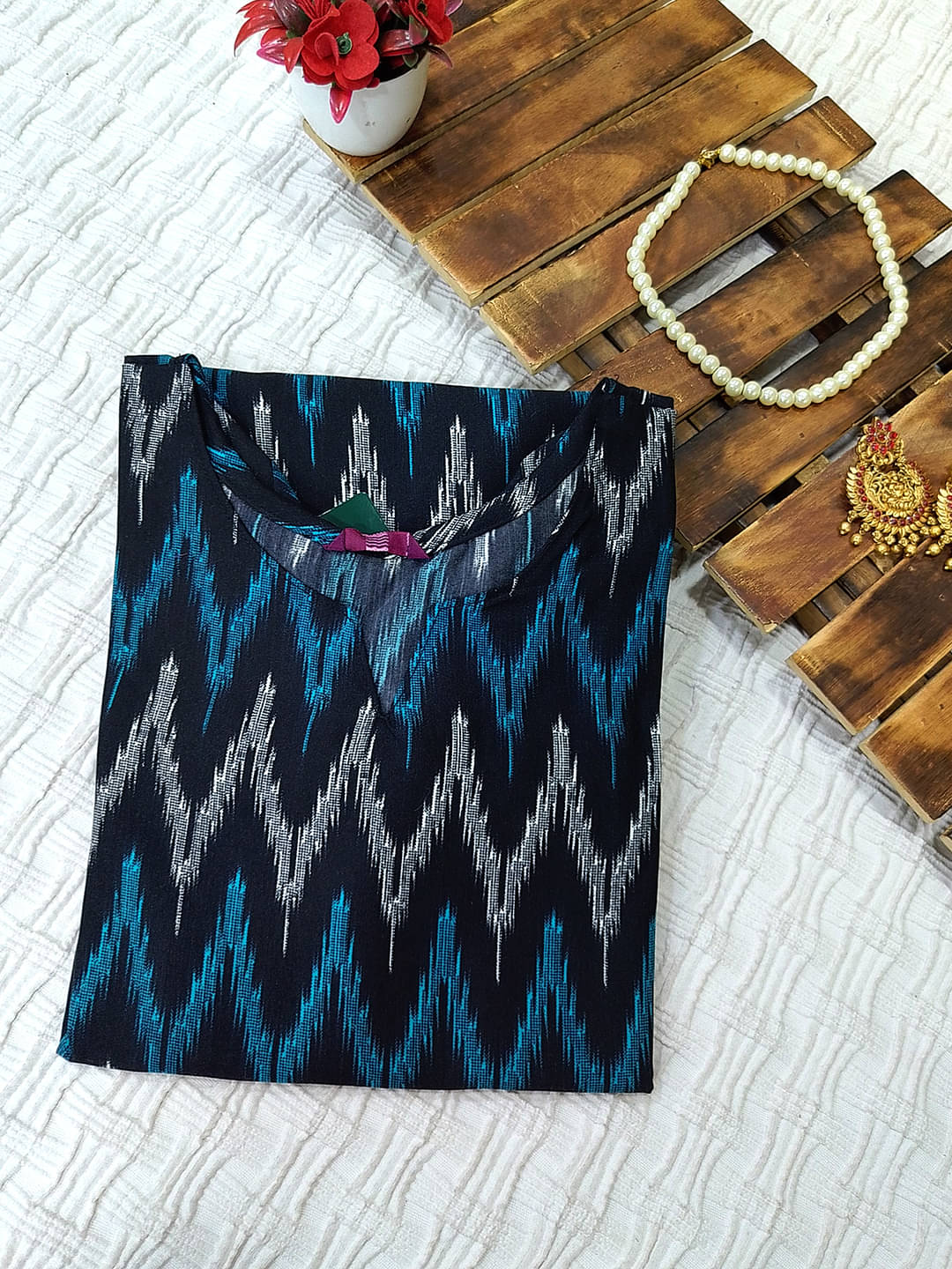 1 Stop Fashion Women Cotton Blend Printed Kurti ( Multi Color ) 1 Stop Fashion Women Cotton Blend Printed Kurti ( Multi Color )