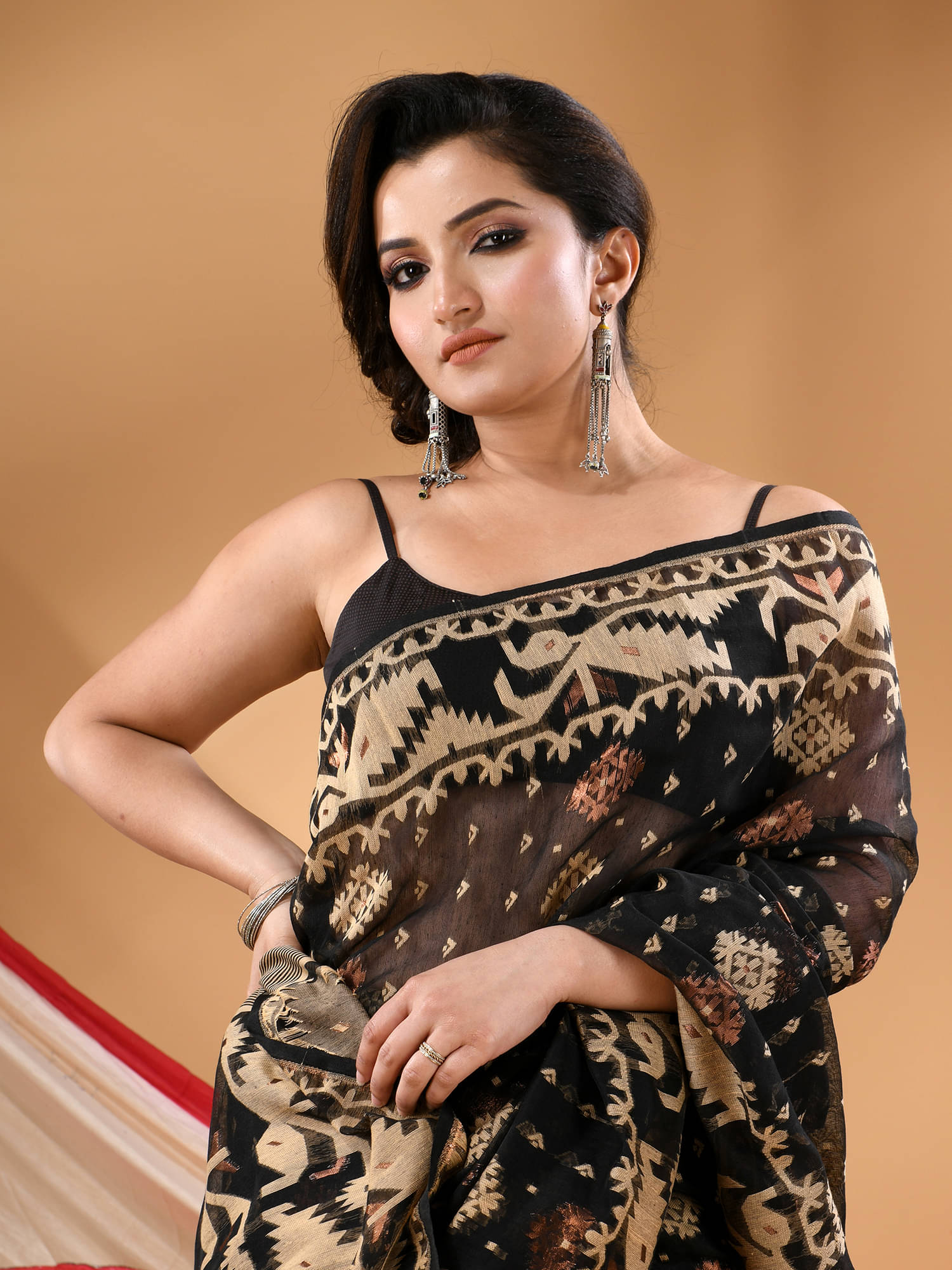     			Desh Bidesh Cotton Self Design Regular Saree Without Blouse Piece ( Black )