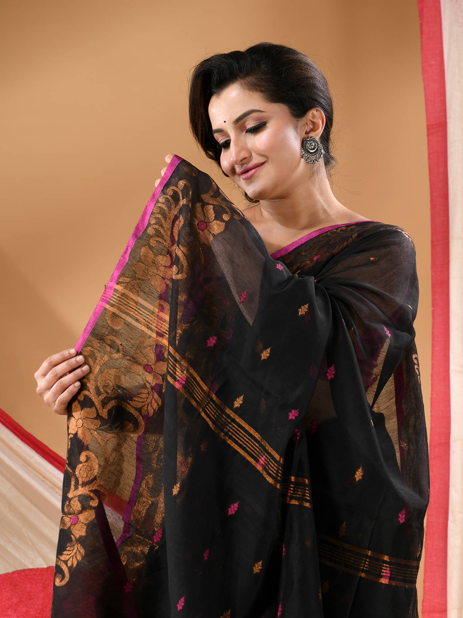     			Desh Bidesh Cotton Silk Self Design Regular Saree With Unstitched Blouse Piece ( Black )