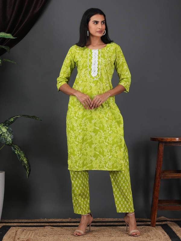     			Sold For Style Women Cotton Printed Straight Kurti With Pants ( Green )