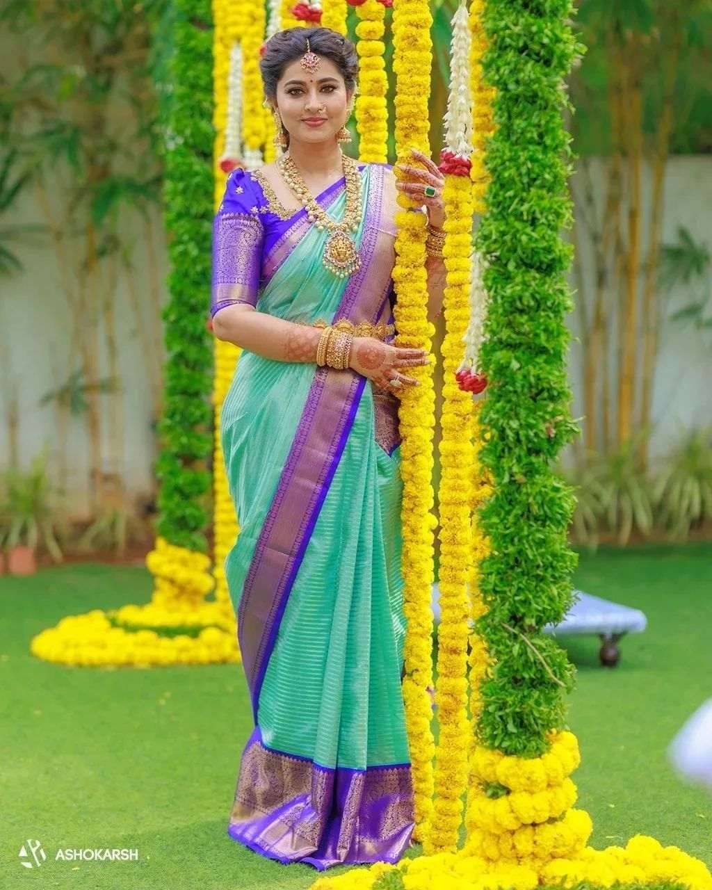     			Yashika Art Silk Embroidered Kanjeevaram Sarees With Unstitched Blouse Piece ( Blue )