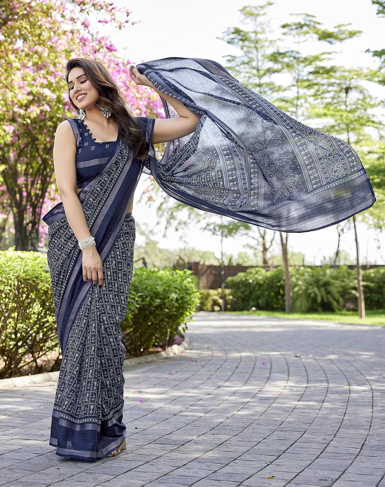 Yashika Art Silk Embroidered Kanjeevaram Sarees With Unstitched Blouse Piece ( Black )     			Yashika Art Silk Embroidered Kanjeevaram Sarees With Unstitched Blouse Piece ( Black )