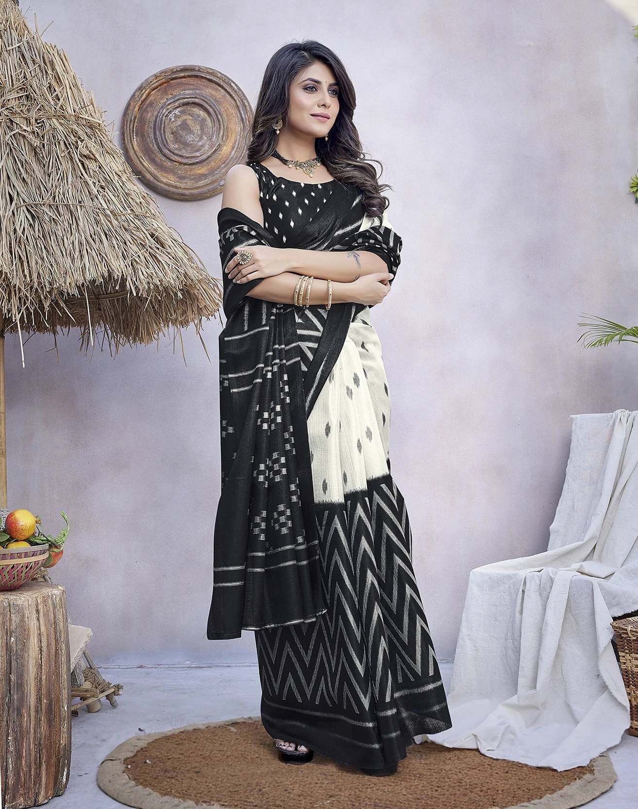Yashika Art Silk Printed Regular Saree With Unstitched Blouse Piece ( Black ) Yashika Art Silk Printed Regular Saree With Unstitched Blouse Piece ( Black )