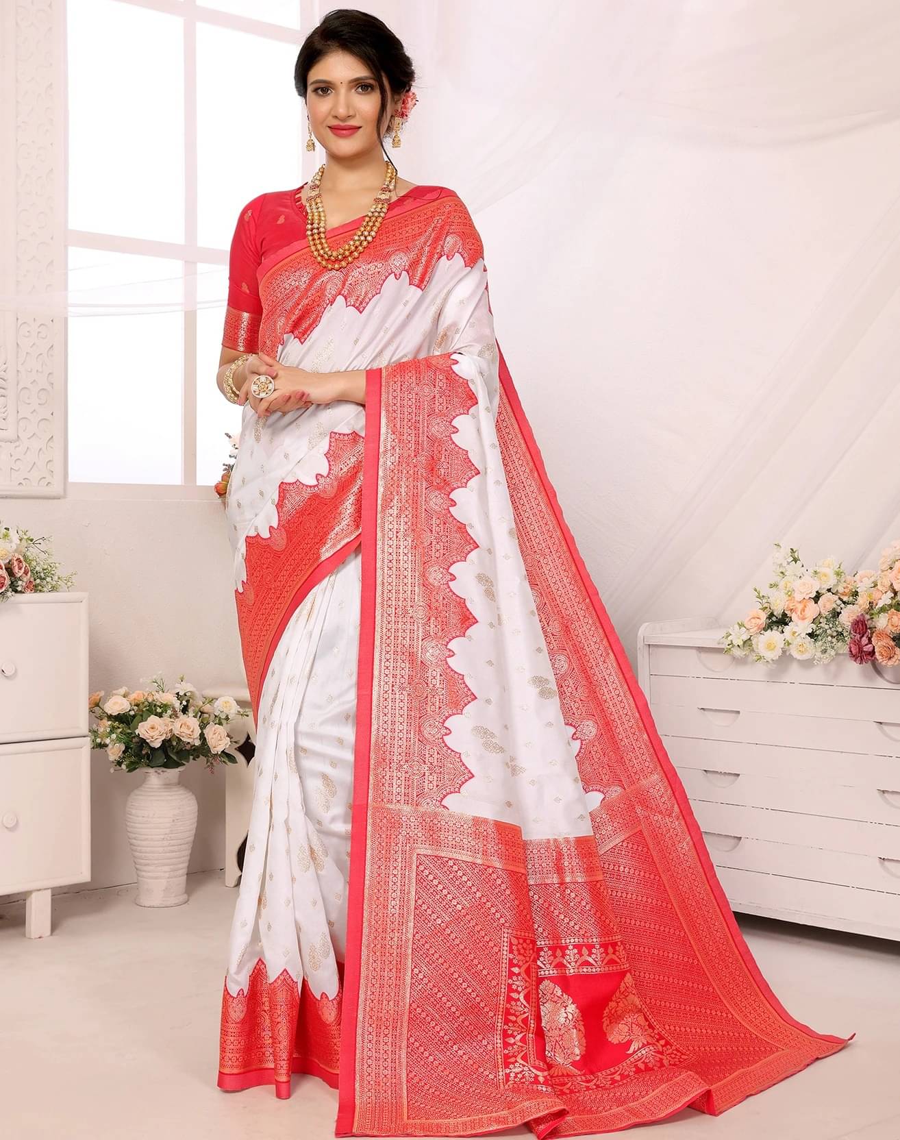     			Yashika Art Silk Woven Kanjeevaram Sarees With Unstitched Blouse Piece ( White )