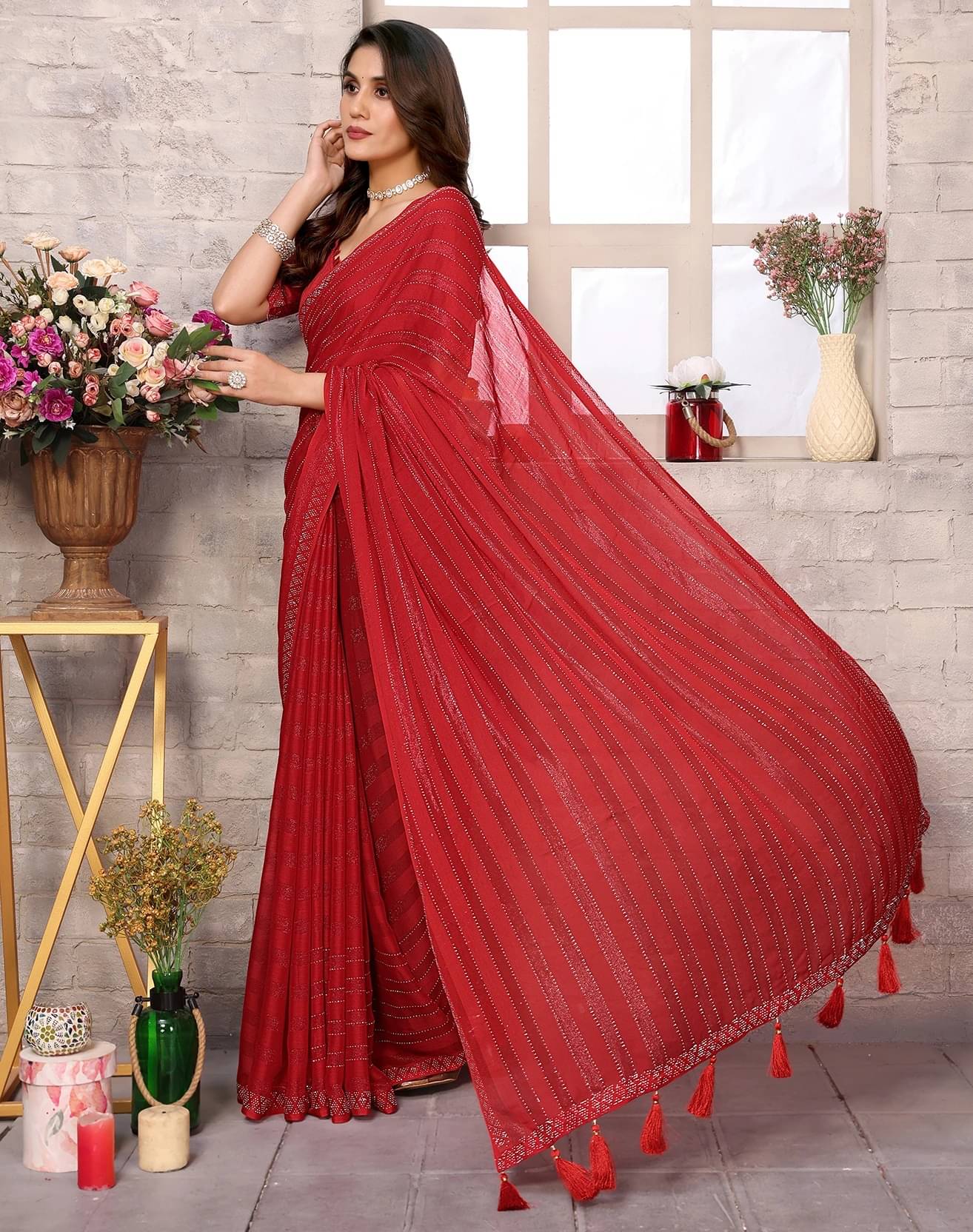     			Yashika Chiffon Embellished Regular Saree With Unstitched Blouse Piece ( Red )