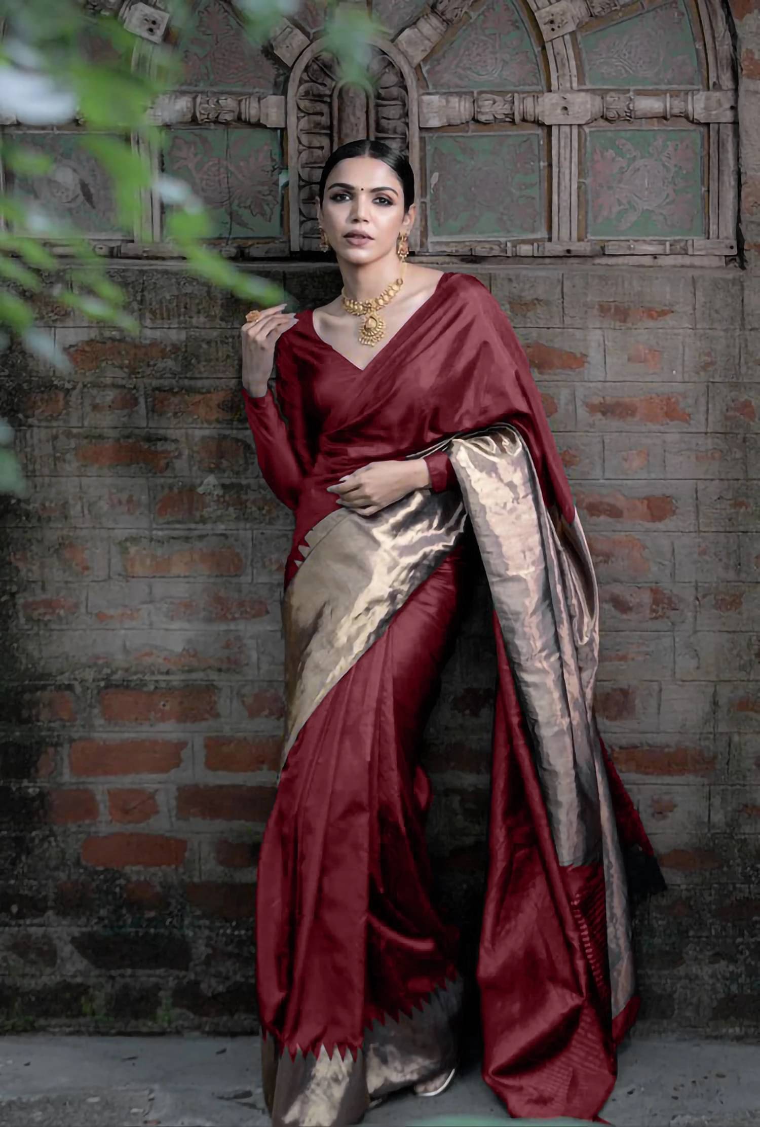     			Yashika Cotton Silk Woven Banarasi saree With Unstitched Blouse Piece ( Maroon )