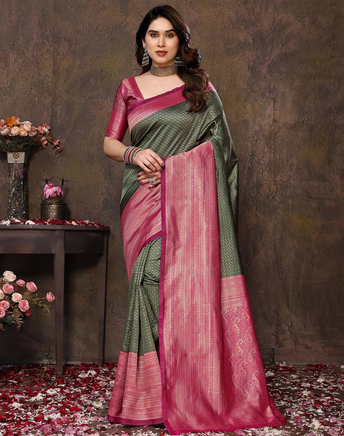     			Yashika Cotton Silk Woven Banarasi saree With Unstitched Blouse Piece ( Green )