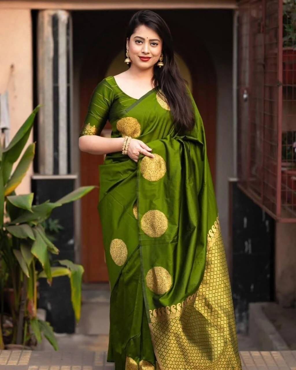     			Yashika Cotton Silk Woven Banarasi saree With Unstitched Blouse Piece ( Green )