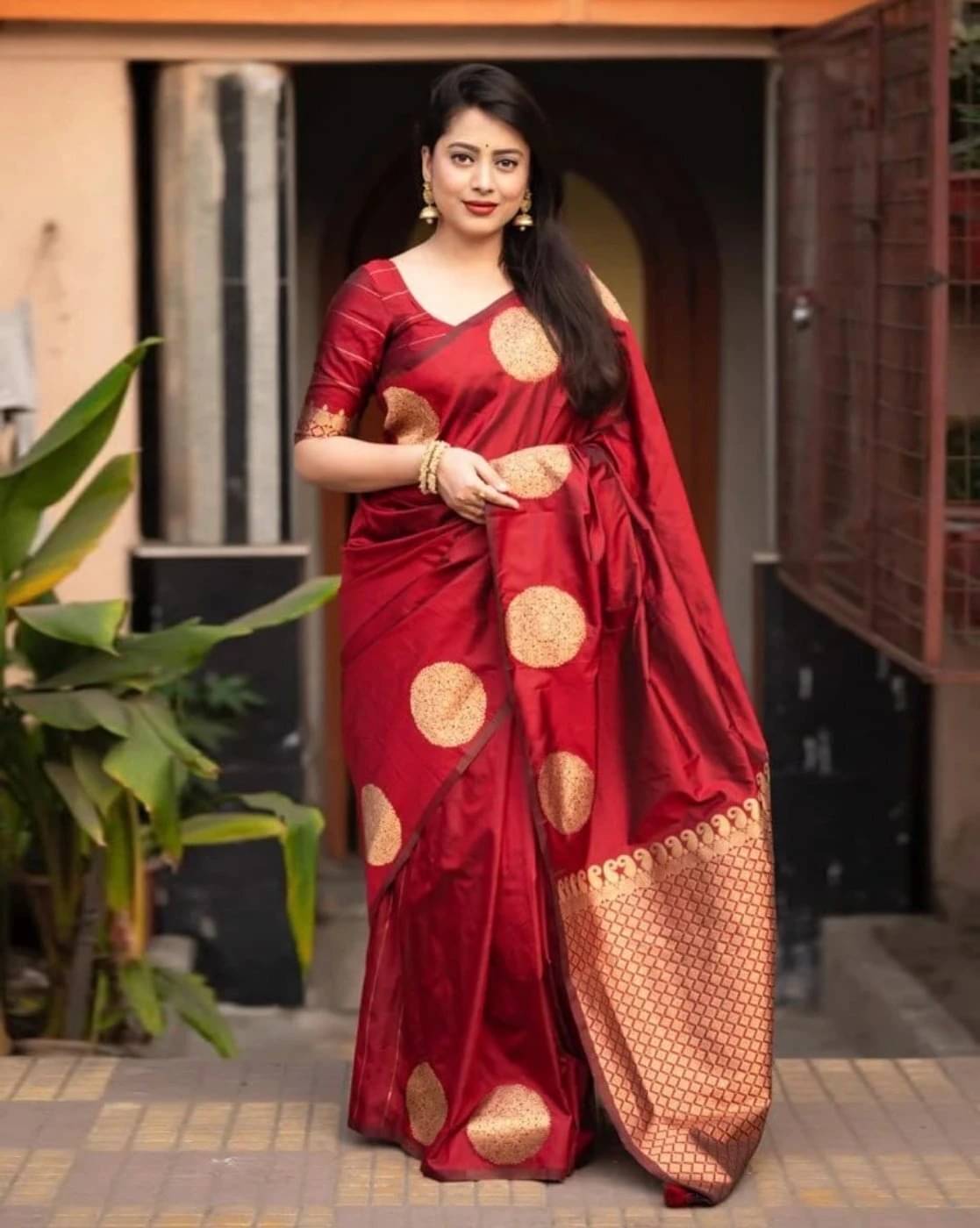     			Yashika Cotton Silk Woven Banarasi saree With Unstitched Blouse Piece ( Maroon )