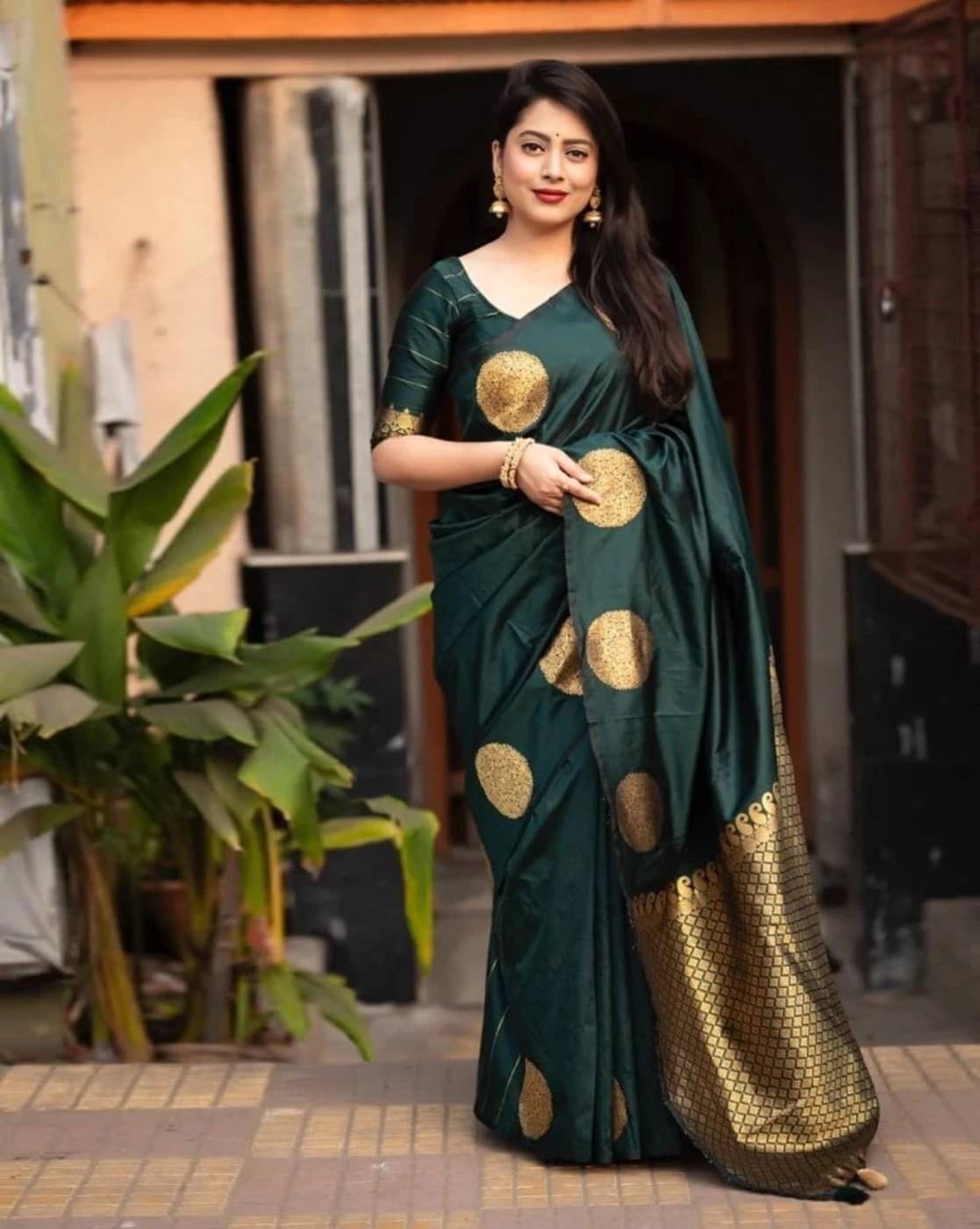    			Yashika Cotton Silk Woven Banarasi saree With Unstitched Blouse Piece ( Green )