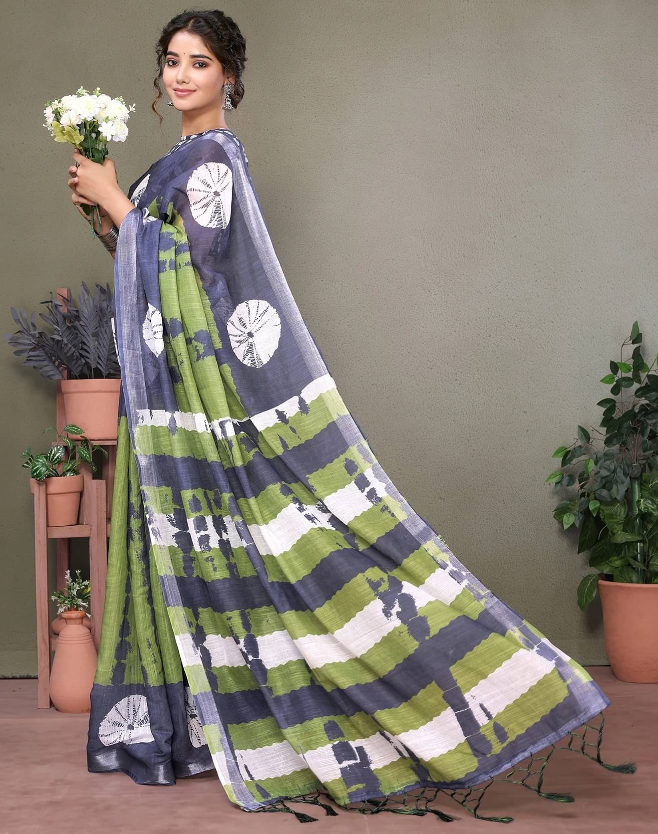     			Yashika Cotton Silk Woven Regular Saree With Unstitched Blouse Piece ( Grey )