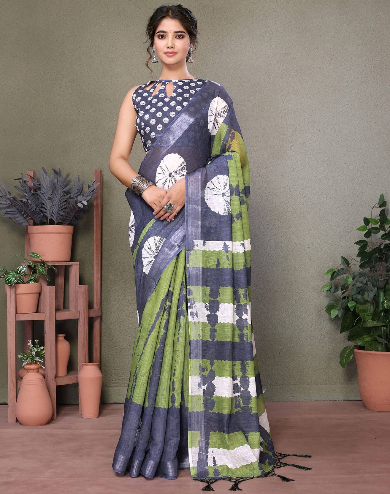     			Yashika Cotton Silk Woven Regular Saree With Unstitched Blouse Piece ( Navy Blue )