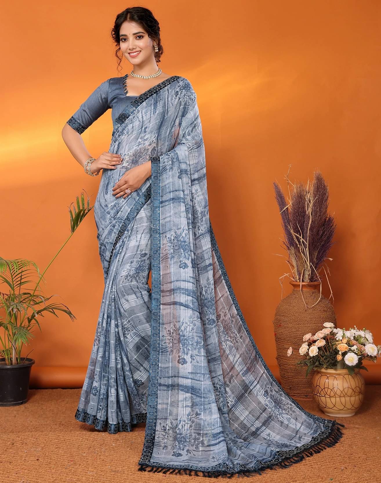     			Yashika Georgette Embellished Regular Saree With Unstitched Blouse Piece ( Grey )