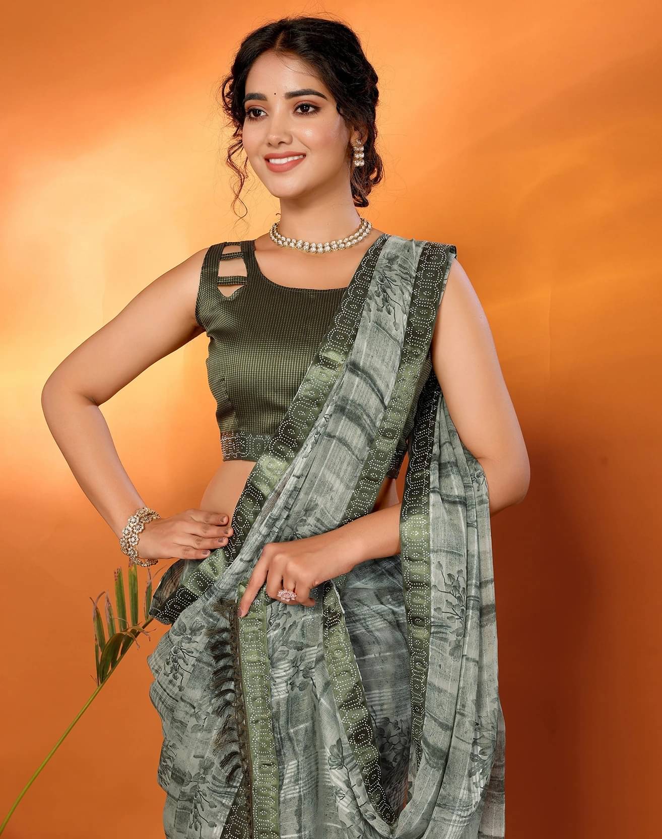     			Yashika Georgette Embellished Regular Saree With Unstitched Blouse Piece ( Green )