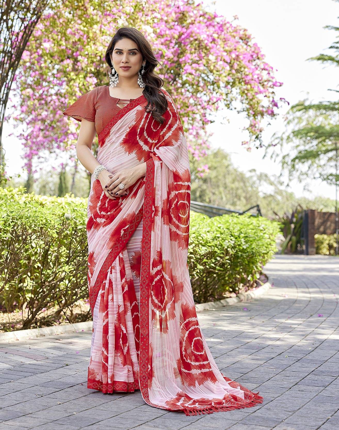 Yashika Georgette Embellished Regular Saree With Unstitched Blouse Piece ( Red )     			Yashika Georgette Embellished Regular Saree With Unstitched Blouse Piece ( Red )