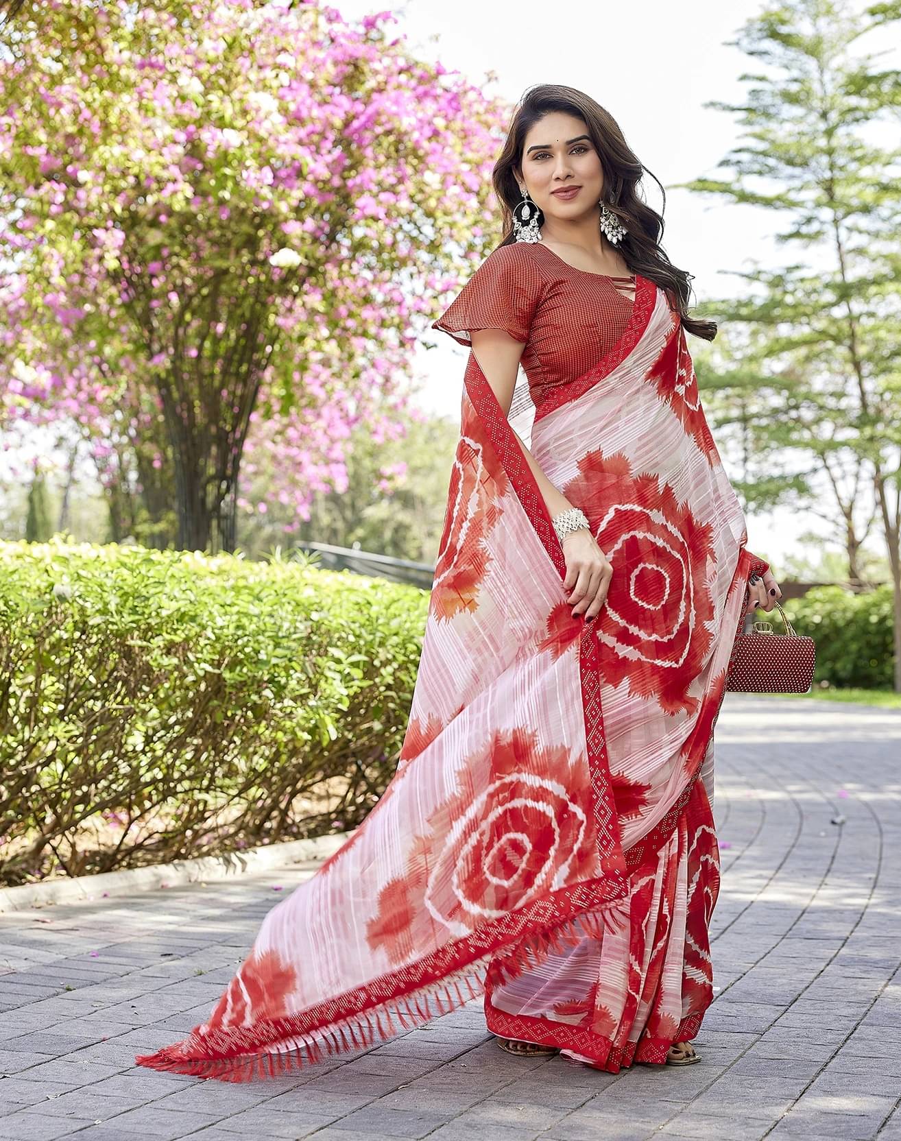 Yashika Georgette Printed Regular Saree With Unstitched Blouse Piece ( Red ) Yashika Georgette Printed Regular Saree With Unstitched Blouse Piece ( Red )