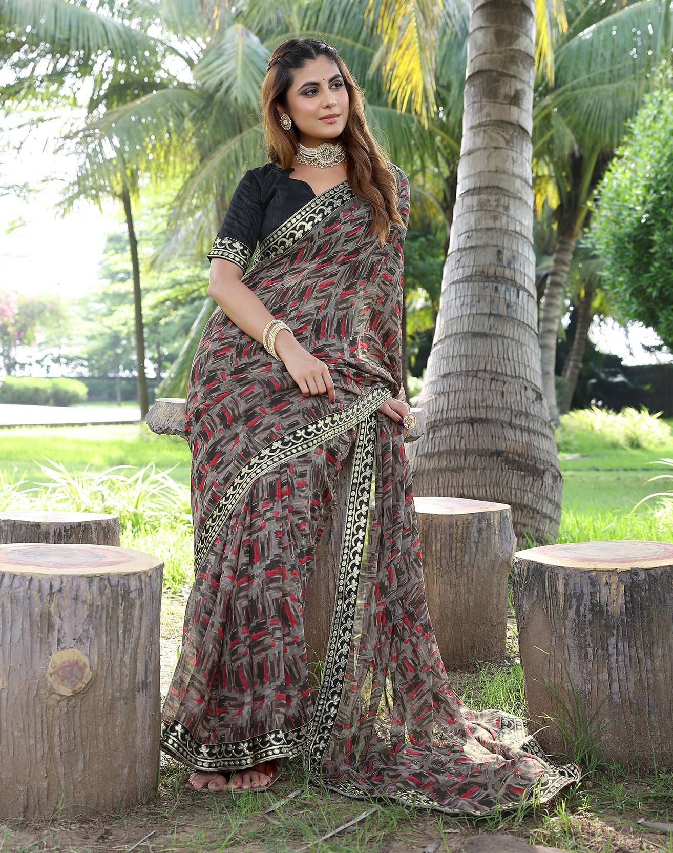     			Yashika Georgette Printed Regular Saree With Unstitched Blouse Piece ( Black )