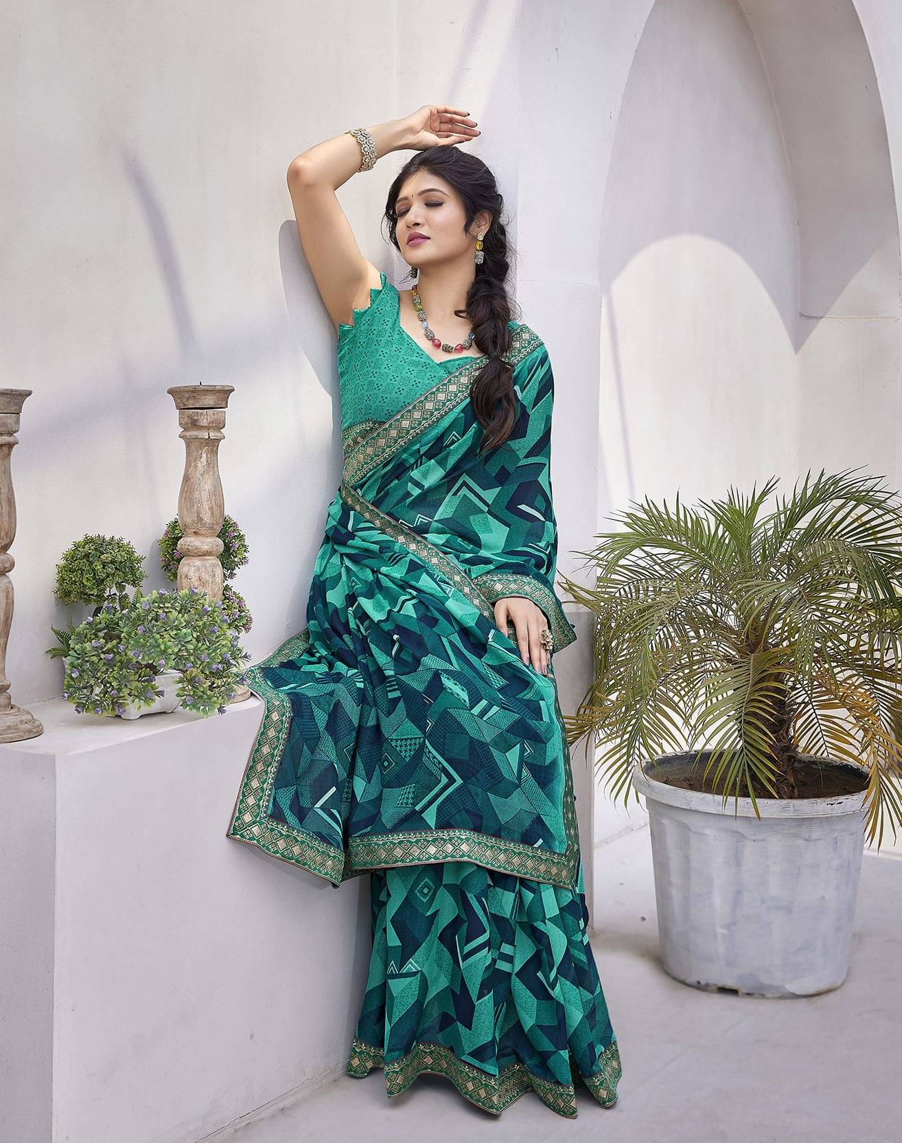 Yashika Georgette Printed Regular Saree With Unstitched Blouse Piece ( Blue ) Yashika Georgette Printed Regular Saree With Unstitched Blouse Piece ( Blue )