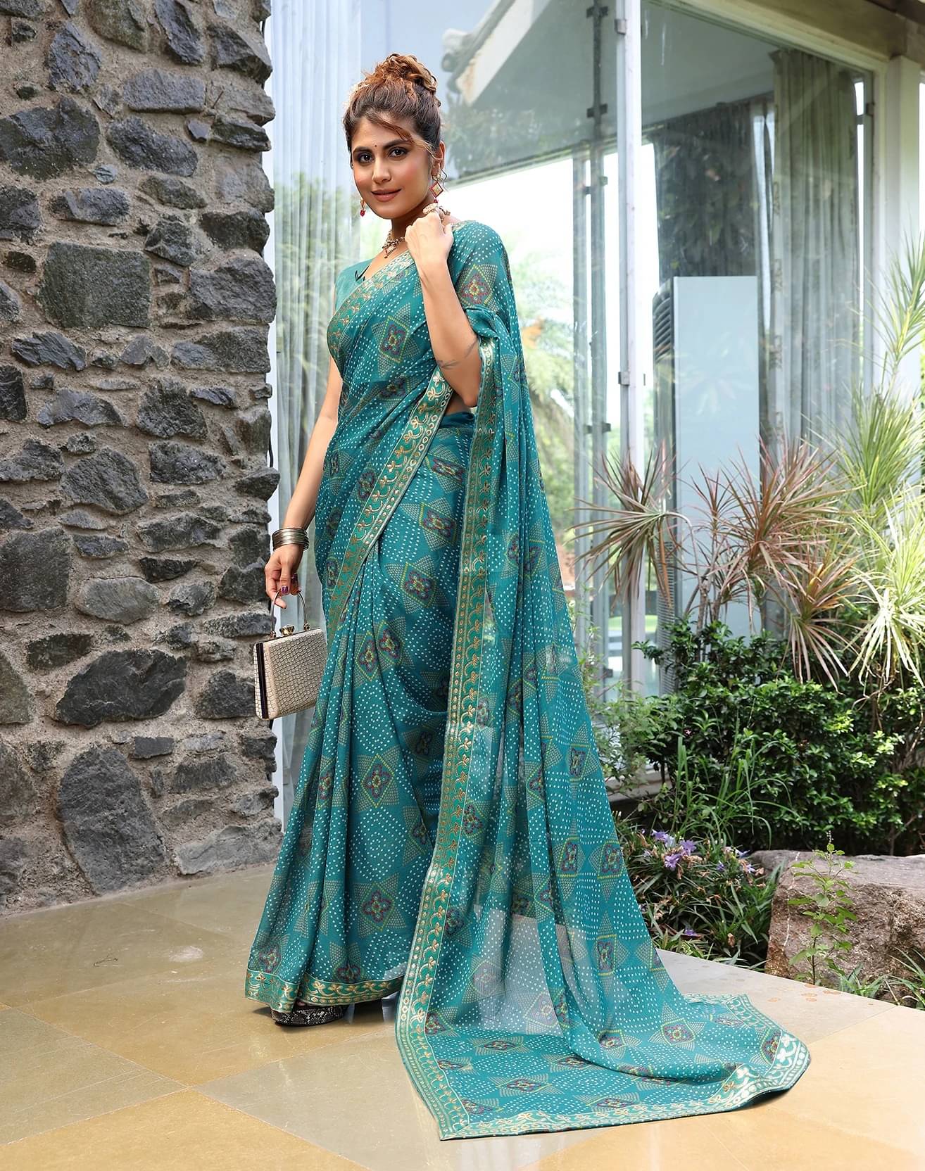 Yashika Georgette Printed Regular Saree With Unstitched Blouse Piece ( Blue )     			Yashika Georgette Printed Regular Saree With Unstitched Blouse Piece ( Blue )