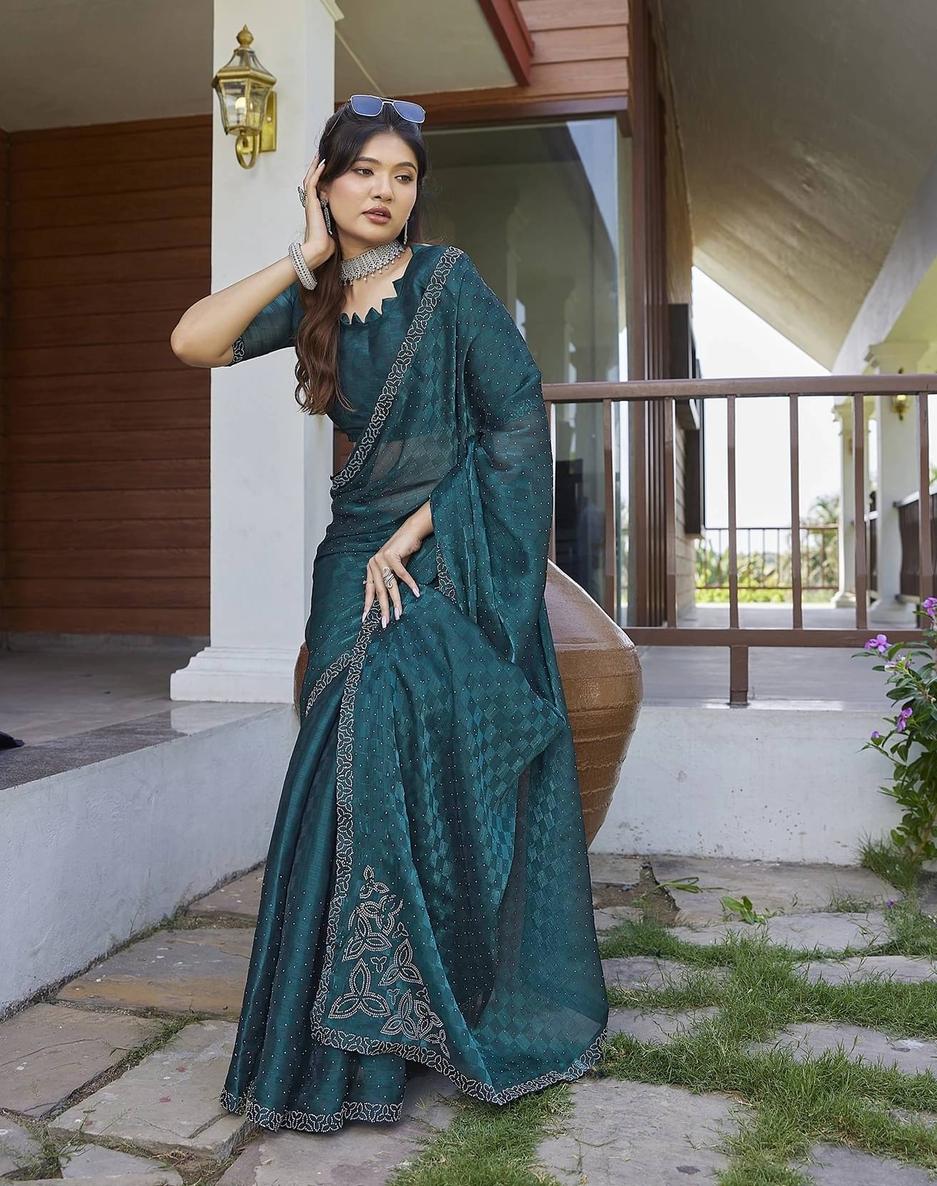     			Yashika Jimmy choo Embellished Regular Saree With Unstitched Blouse Piece ( Blue )