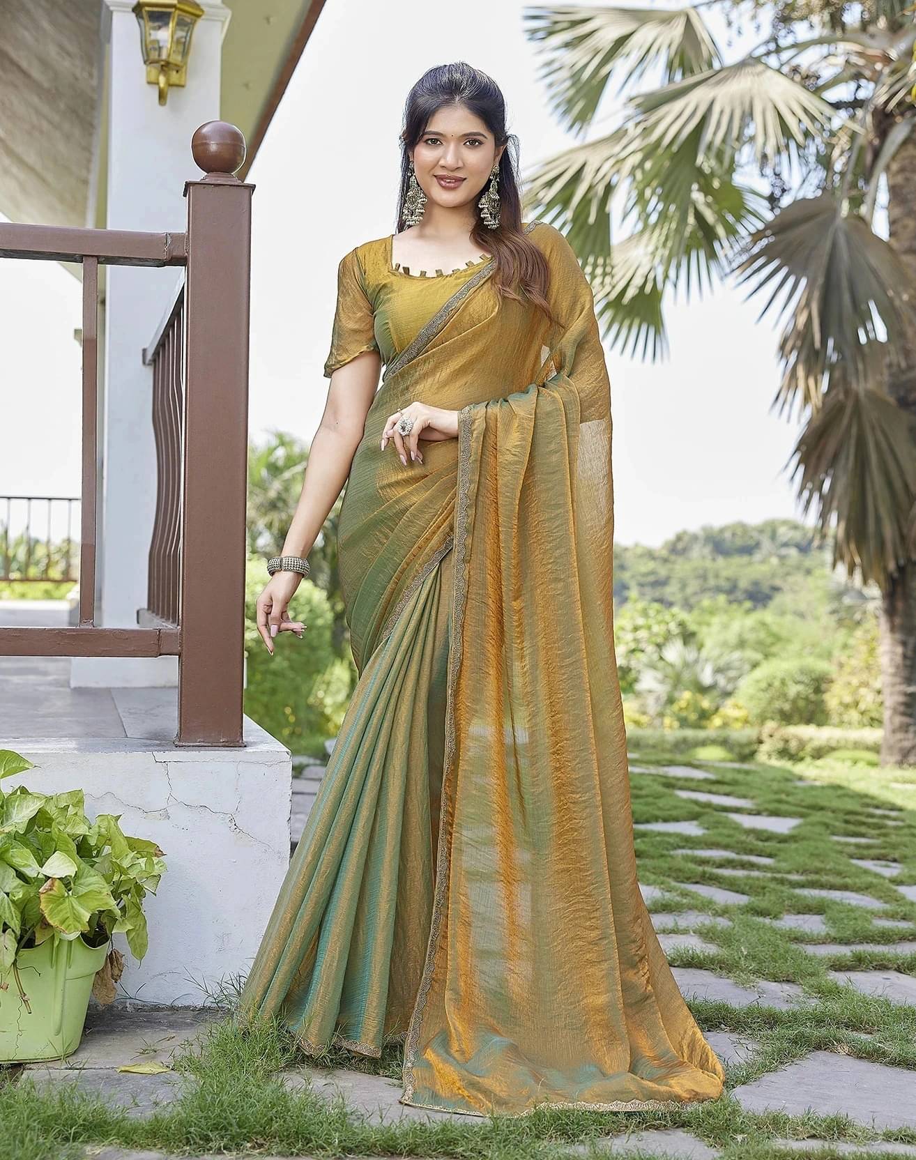     			Yashika Jimmy choo Printed Regular Saree With Unstitched Blouse Piece ( Gold )