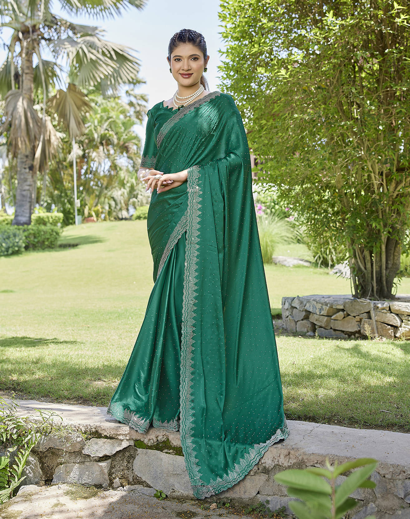     			Yashika Satin Embellished Regular Saree With Unstitched Blouse Piece ( Green )