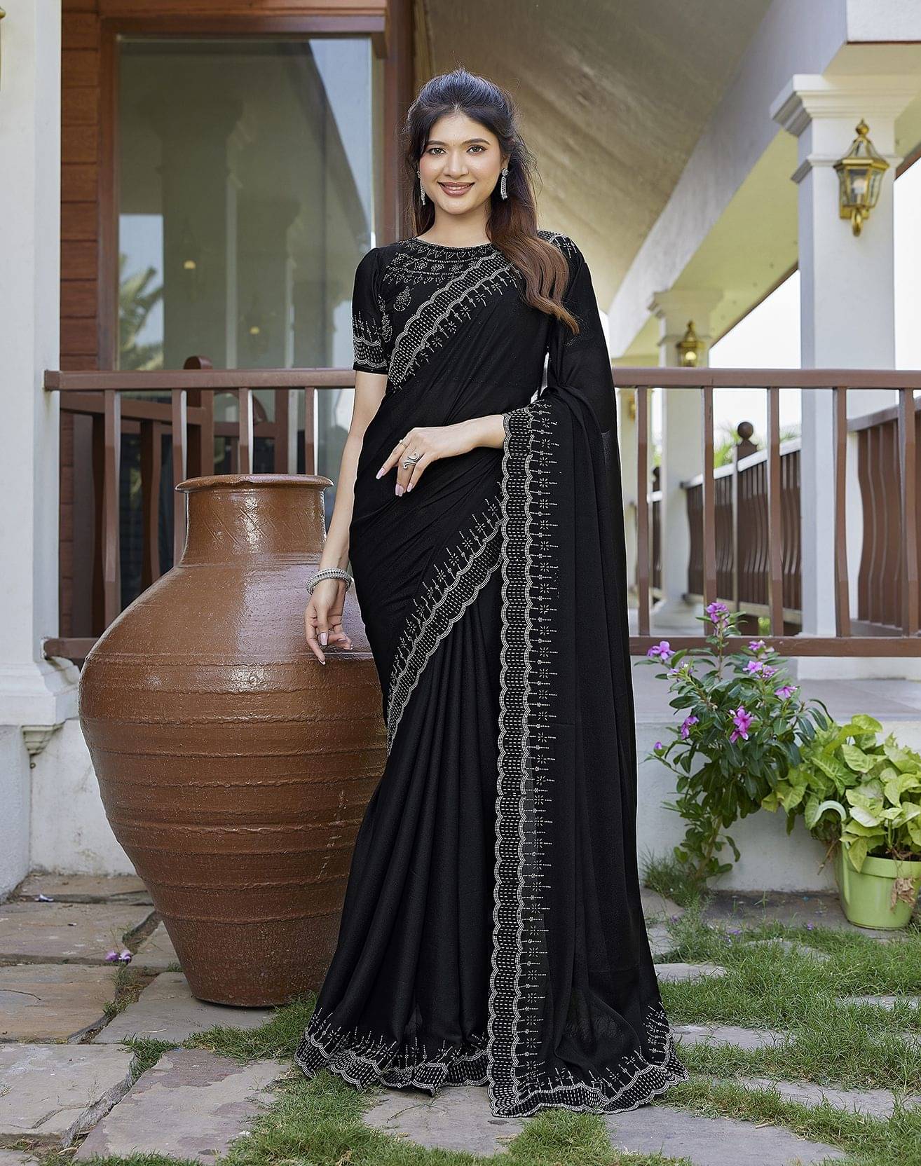    			Yashika Satin Embellished Regular Saree With Unstitched Blouse Piece ( Black )