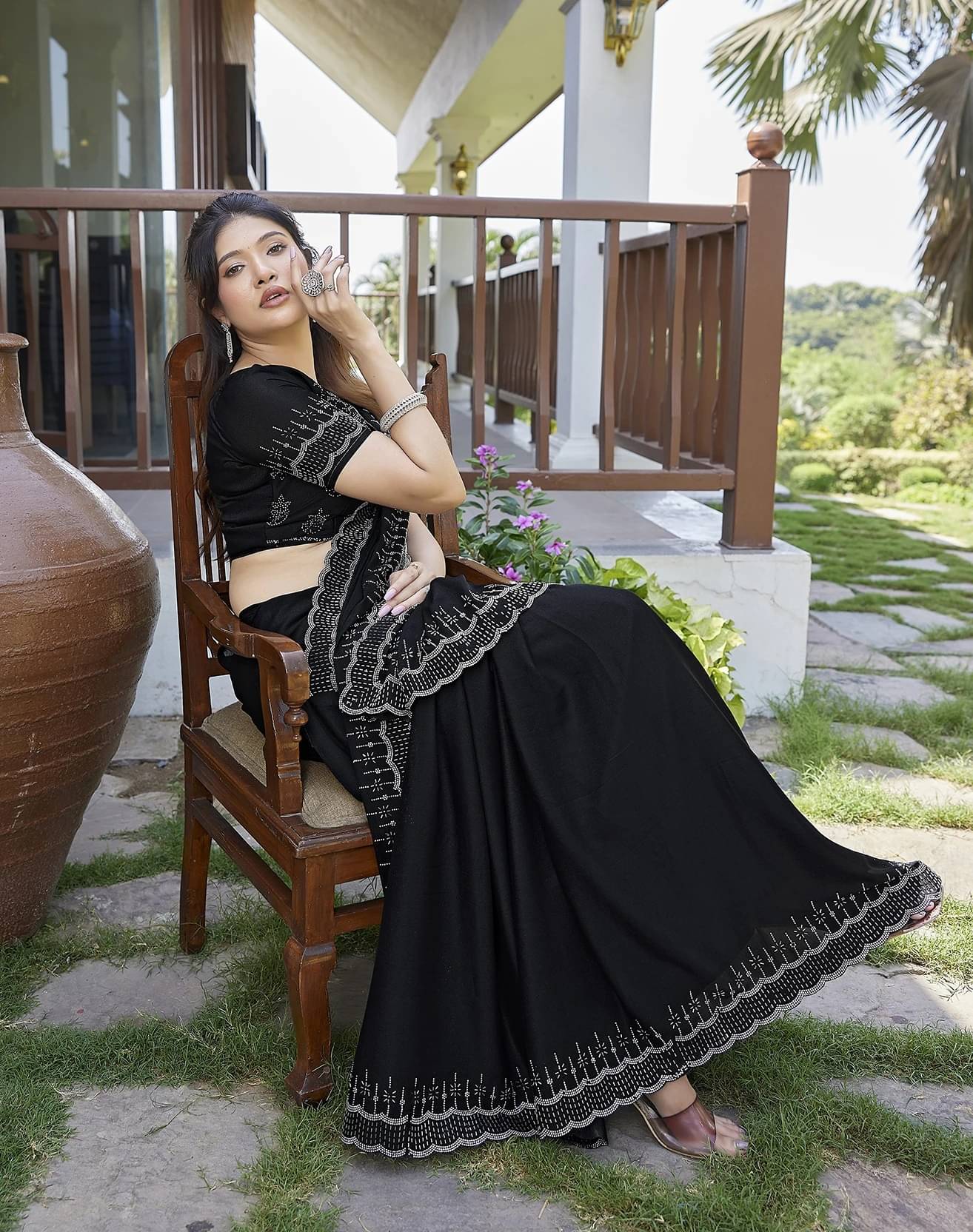     			Yashika Satin Embellished Regular Saree With Unstitched Blouse Piece ( Black )