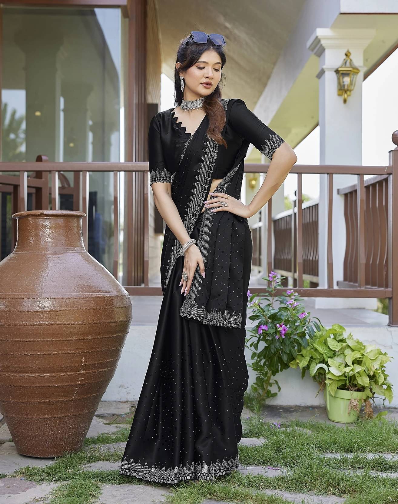     			Yashika Satin Embellished Regular Saree With Unstitched Blouse Piece ( Black )
