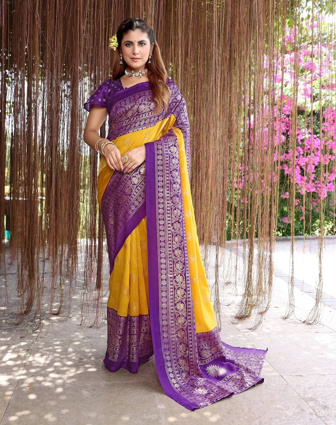     			Yashika Silk Blend Printed Banarasi saree With Unstitched Blouse Piece ( Multicolor )
