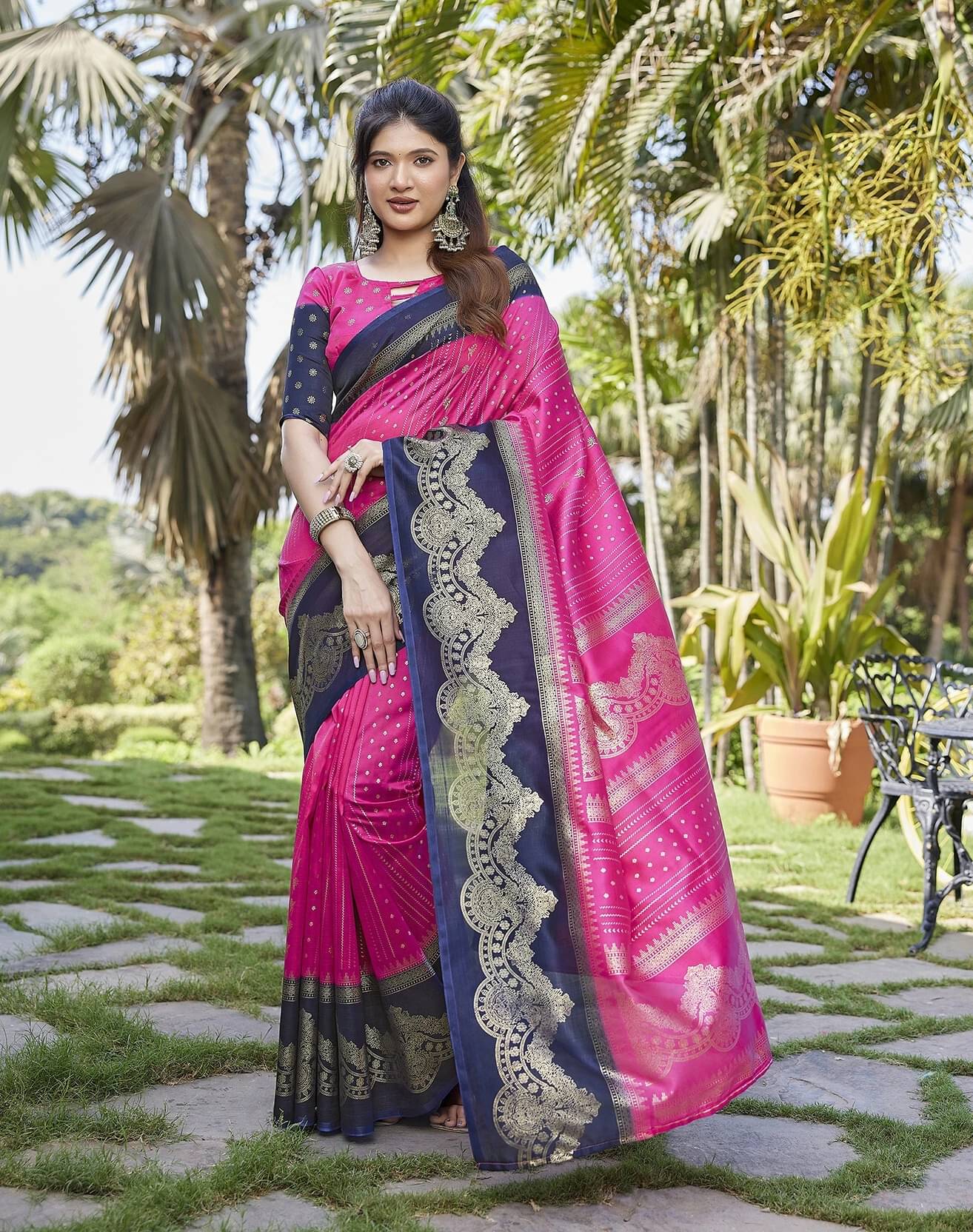     			Yashika Silk Blend Printed Banarasi saree With Unstitched Blouse Piece ( Pink )