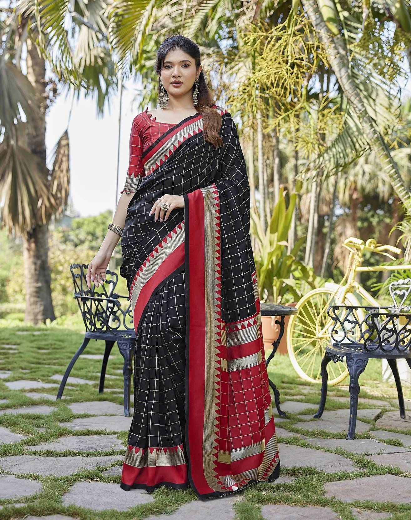    			Yashika Silk Blend Printed Kanjeevaram Sarees With Unstitched Blouse Piece ( Black )
